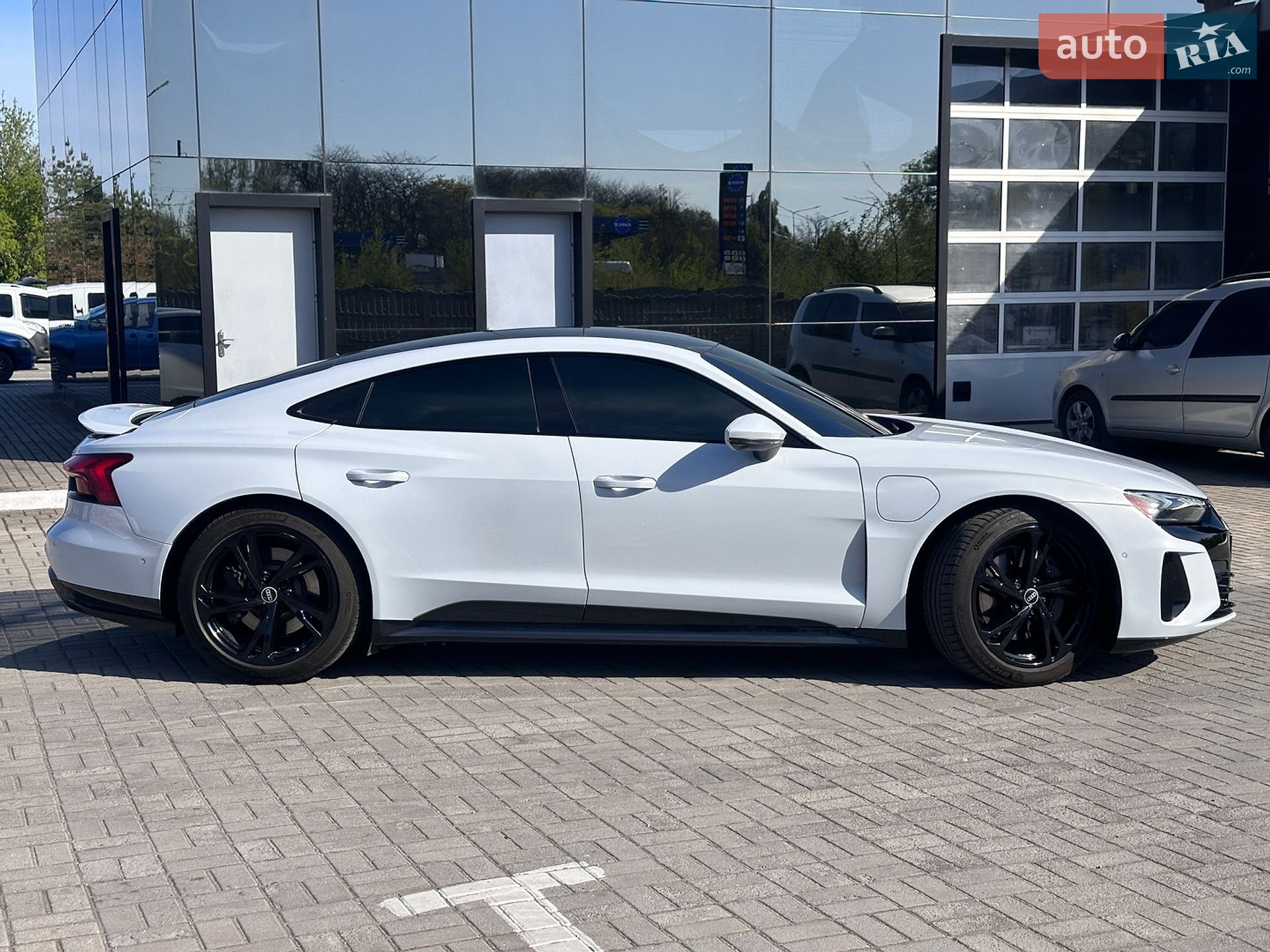 Audi e-tron GT 2021 VIN WAUDJBFW3N7004061 фото оголошення 4 з 27