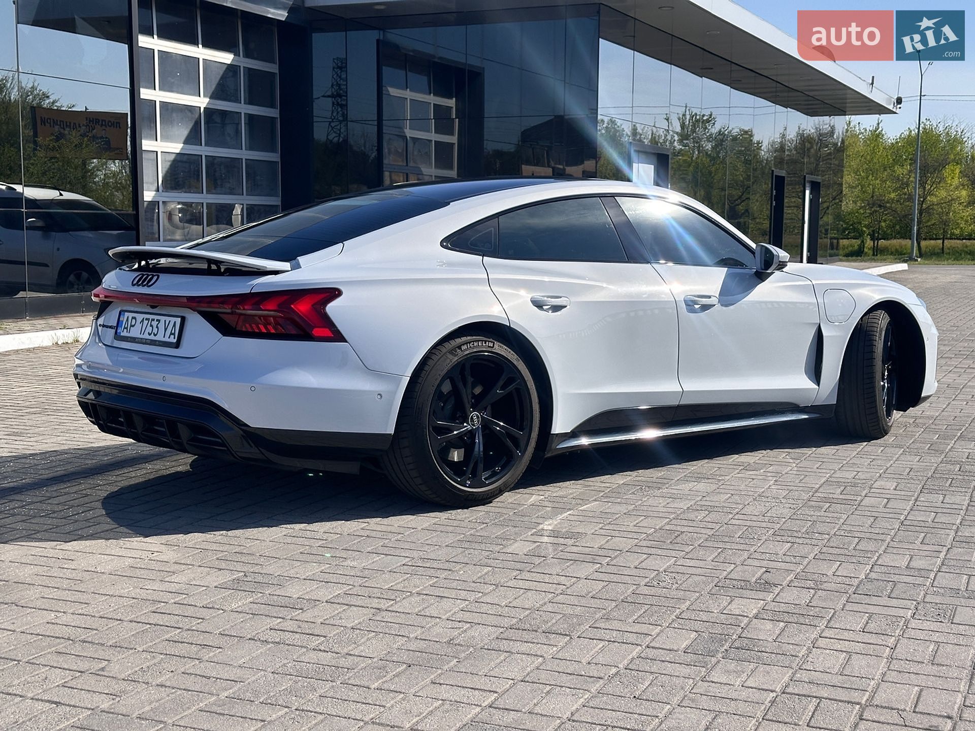Audi e-tron GT 2021 VIN WAUDJBFW3N7004061 фото оголошення 5 з 27