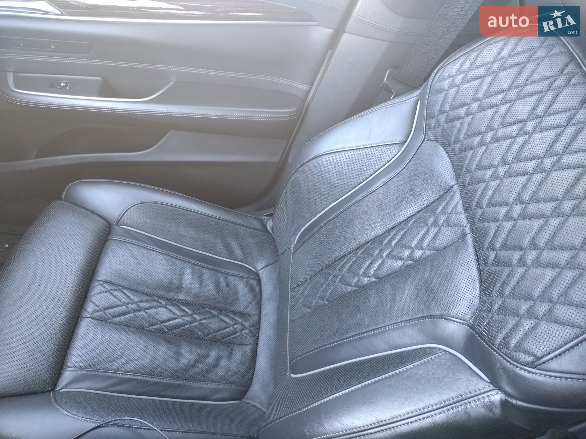 BMW 6 Series GT 2018 VIN WBAJX2100KBJ22453 фото оголошення 8 з 34