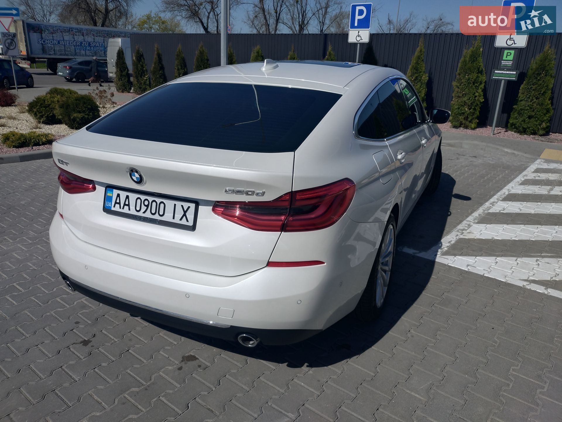 BMW 6 Series GT 2018 VIN WBAJX2100KBJ22453 фото оголошення 11 з 34