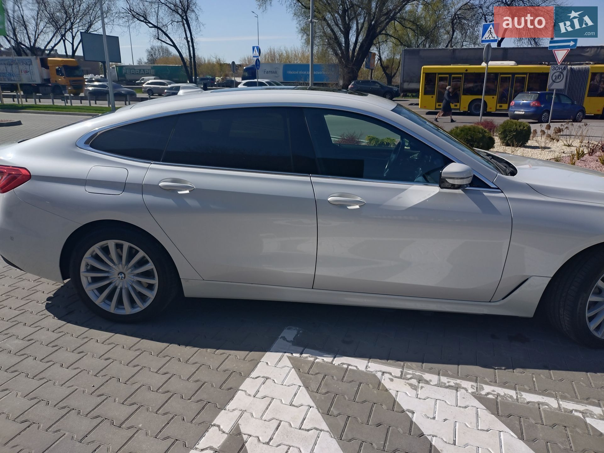 BMW 6 Series GT 2018 VIN WBAJX2100KBJ22453 фото оголошення 12 з 34