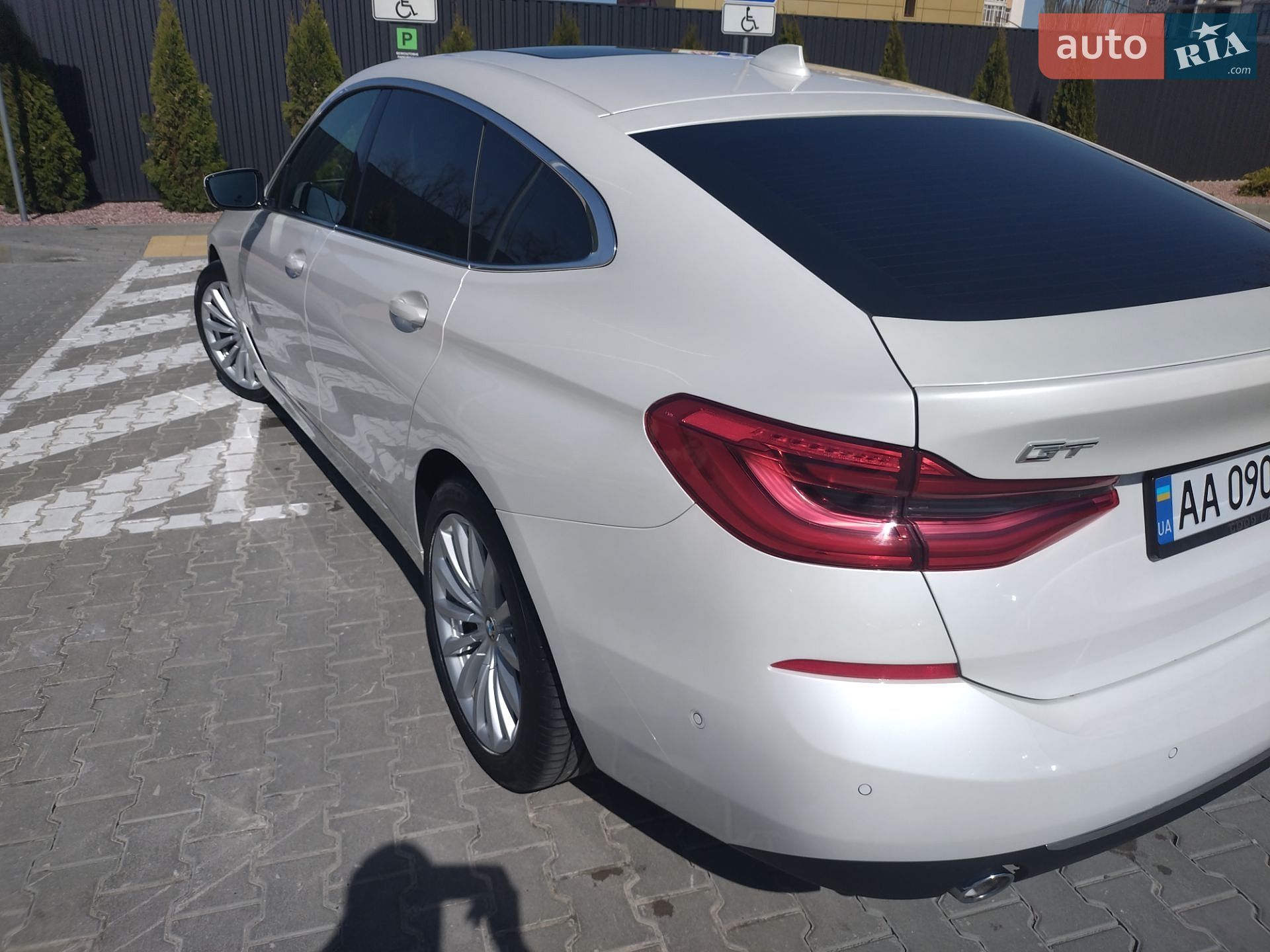 BMW 6 Series GT 2018 VIN WBAJX2100KBJ22453 фото оголошення 13 з 34