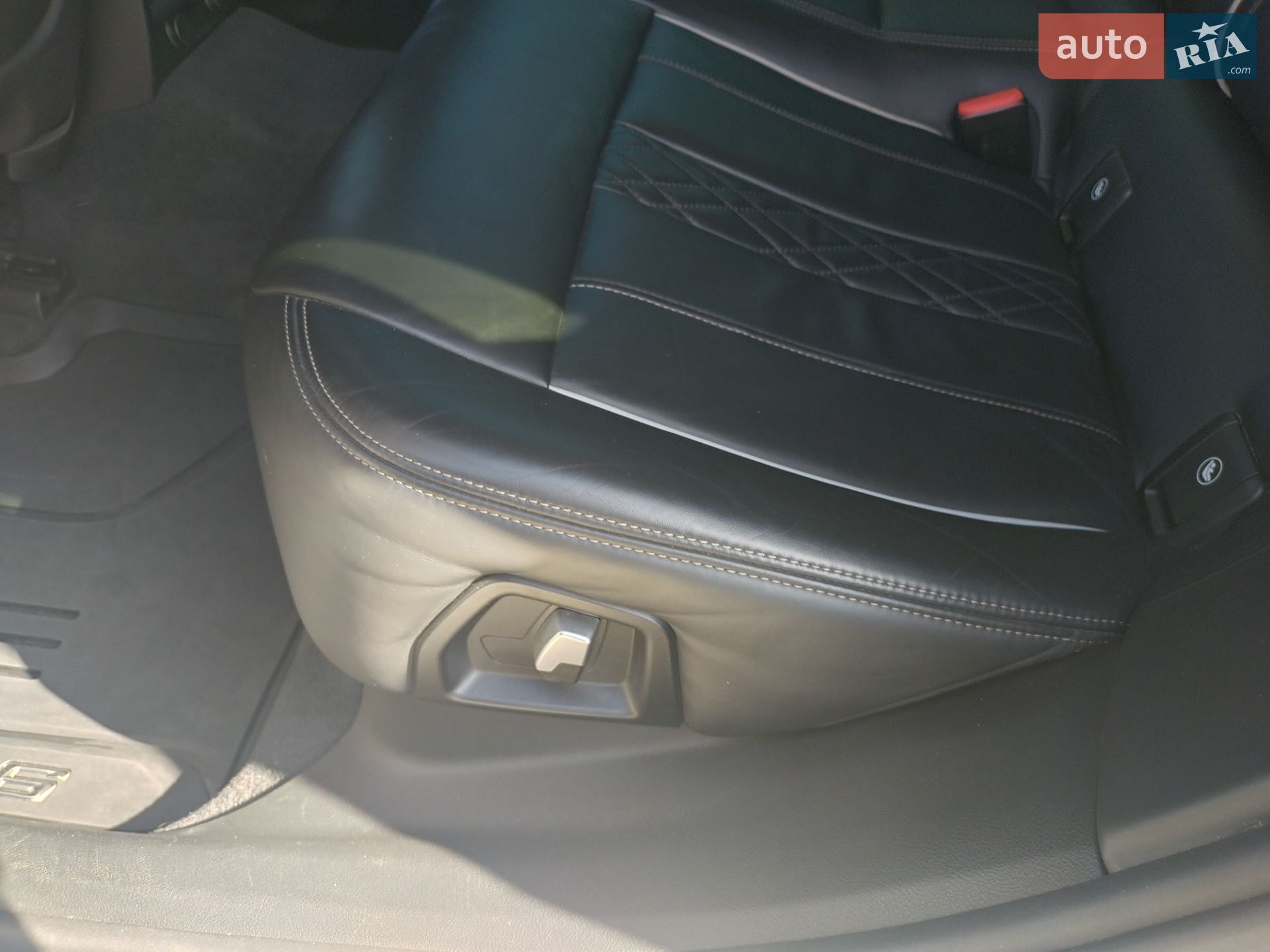 BMW 6 Series GT 2018 VIN WBAJX2100KBJ22453 фото оголошення 18 з 34