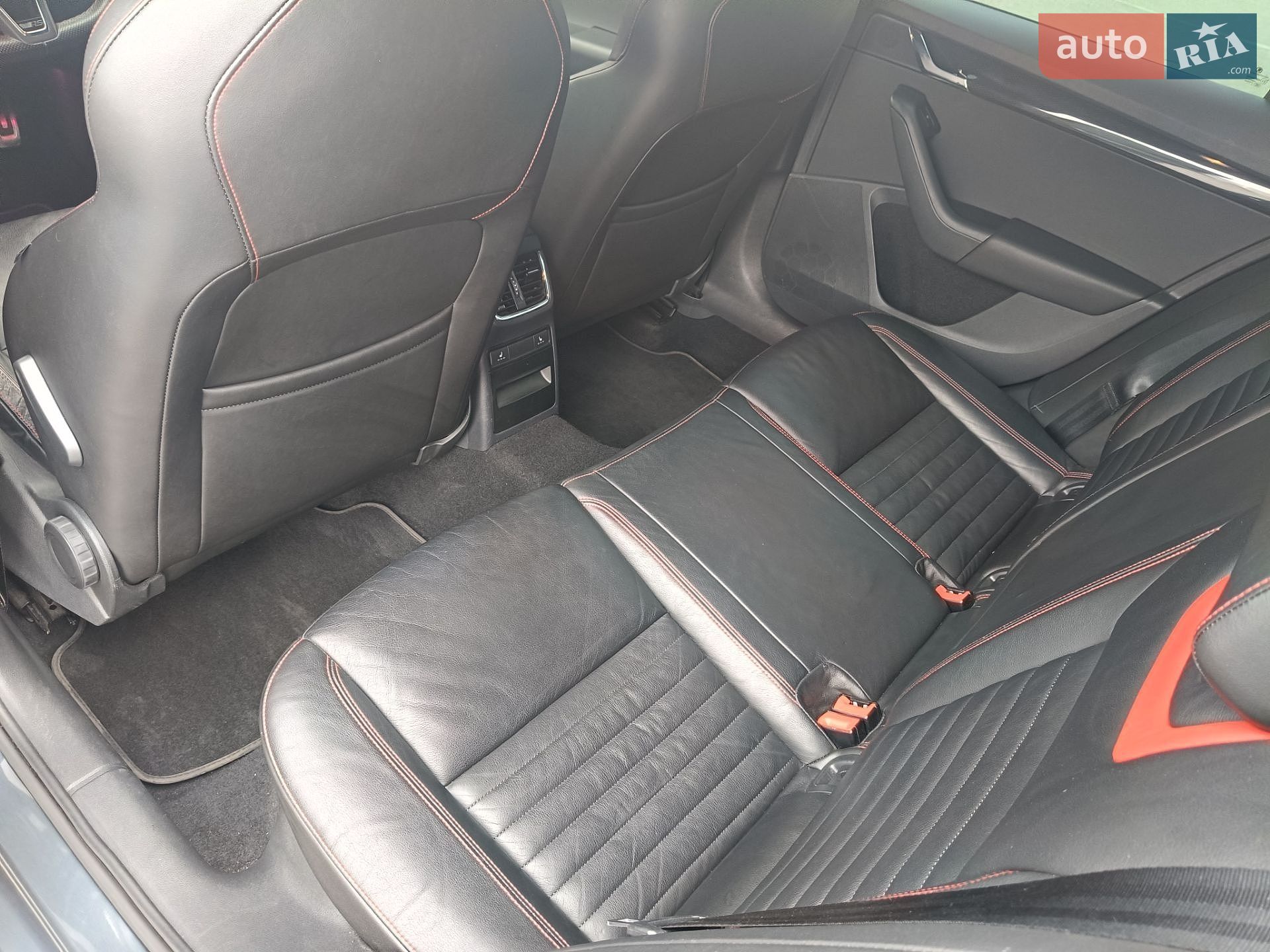 Skoda Octavia 2015 VIN TMBJK9NE2G0097123 фото оголошення 4 з 31