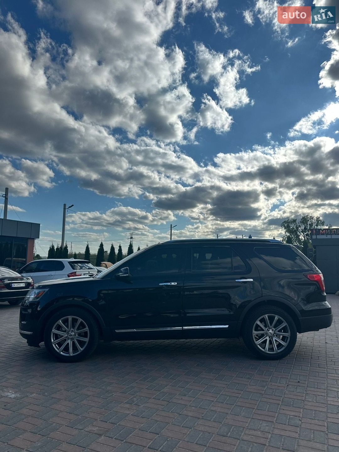 Ford Explorer 2017 VIN 1FM5K7F8XHGC07077 фото оголошення 3 з 12