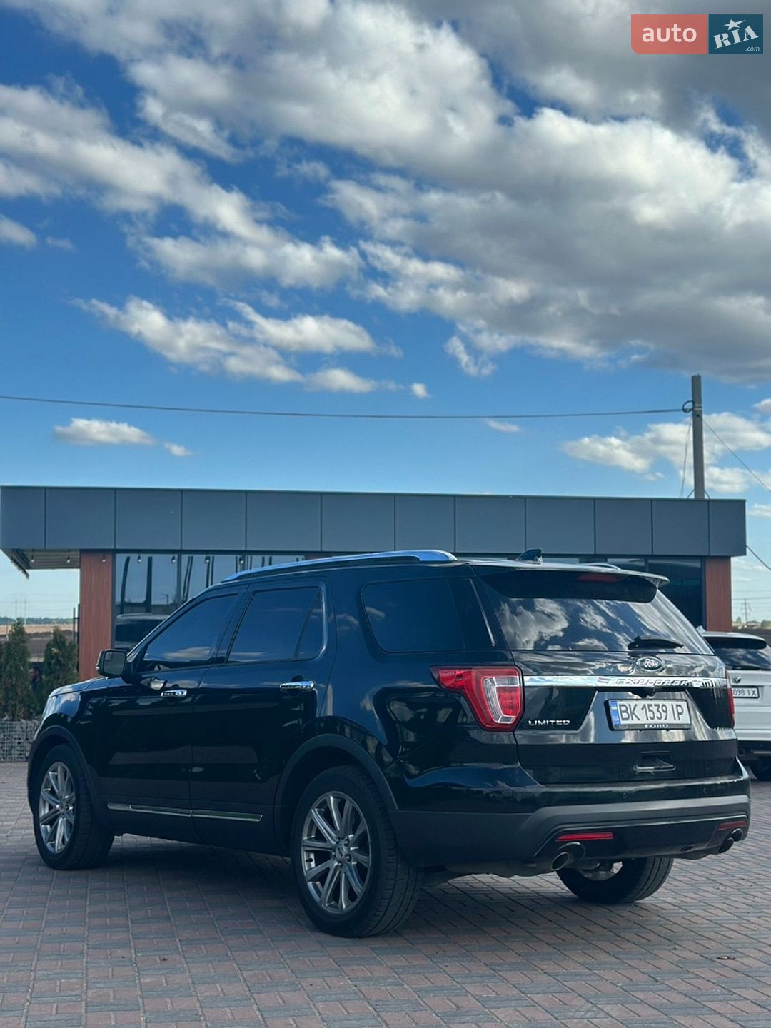 Ford Explorer 2017 VIN 1FM5K7F8XHGC07077 фото оголошення 5 з 12