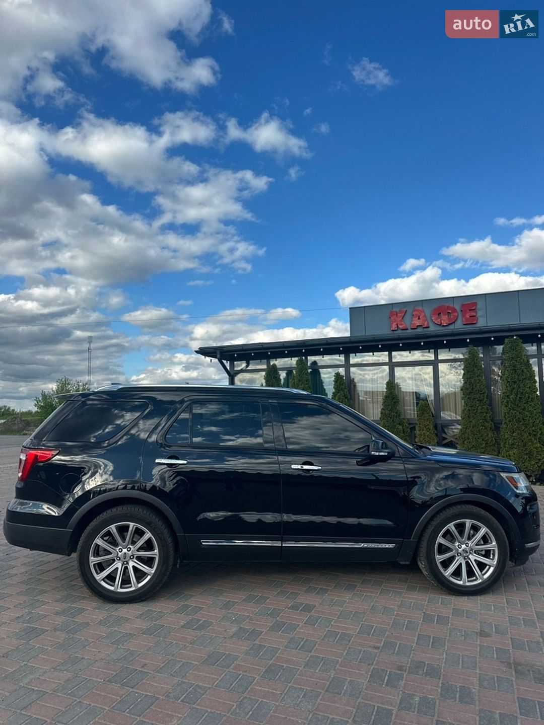 Ford Explorer 2017 VIN 1FM5K7F8XHGC07077 фото оголошення 4 з 12