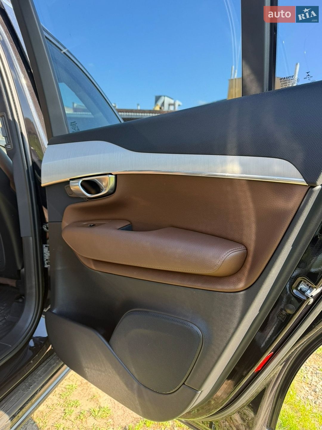 Volvo XC90 2019 VIN YV1LCK2UCL1551633 фото оголошення 14 з 19