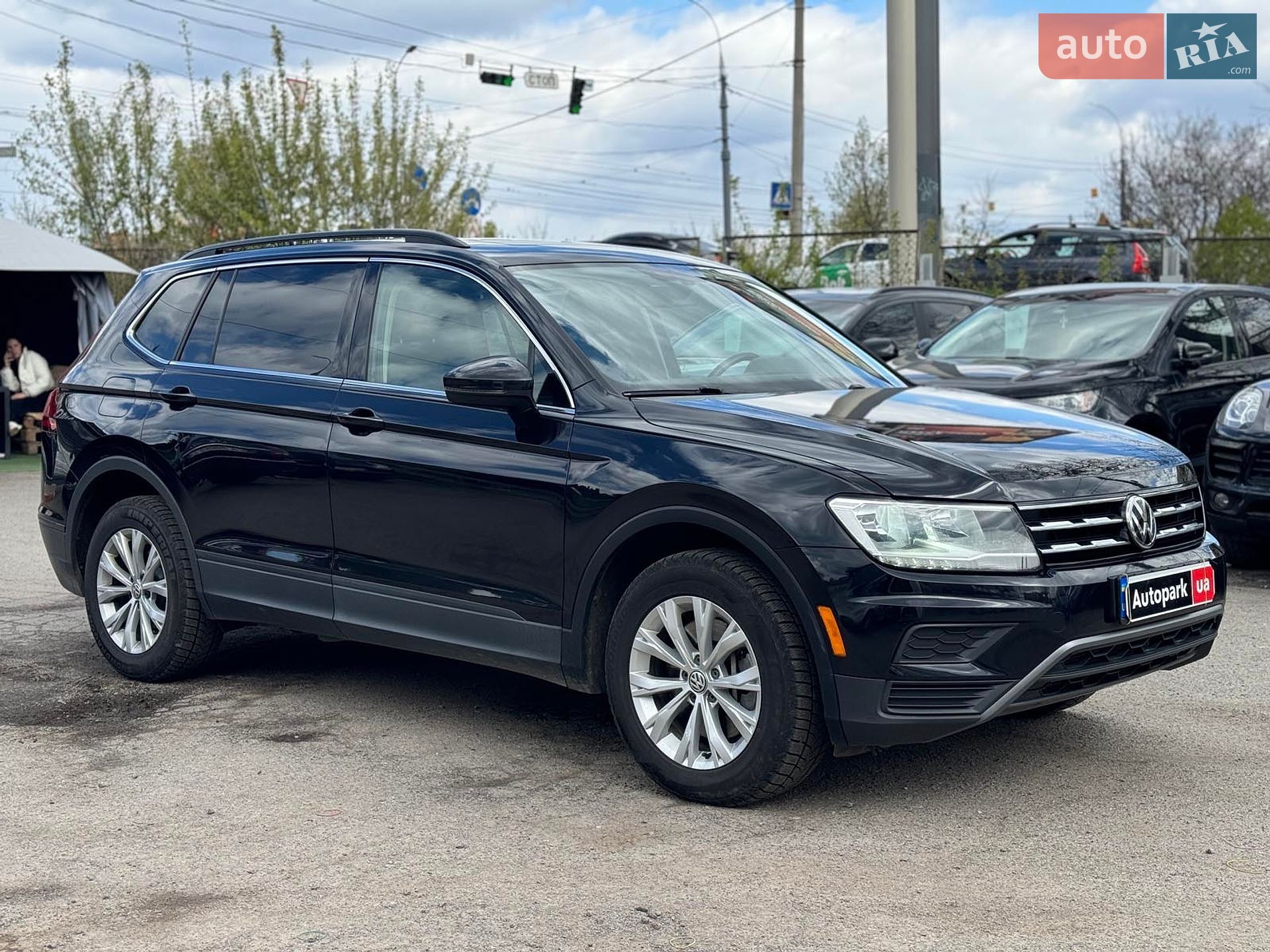 VOLKSWAGEN TIGUAN 2019 VIN 3VV2B7AX4KM146023 фото оголошення 3 з 35