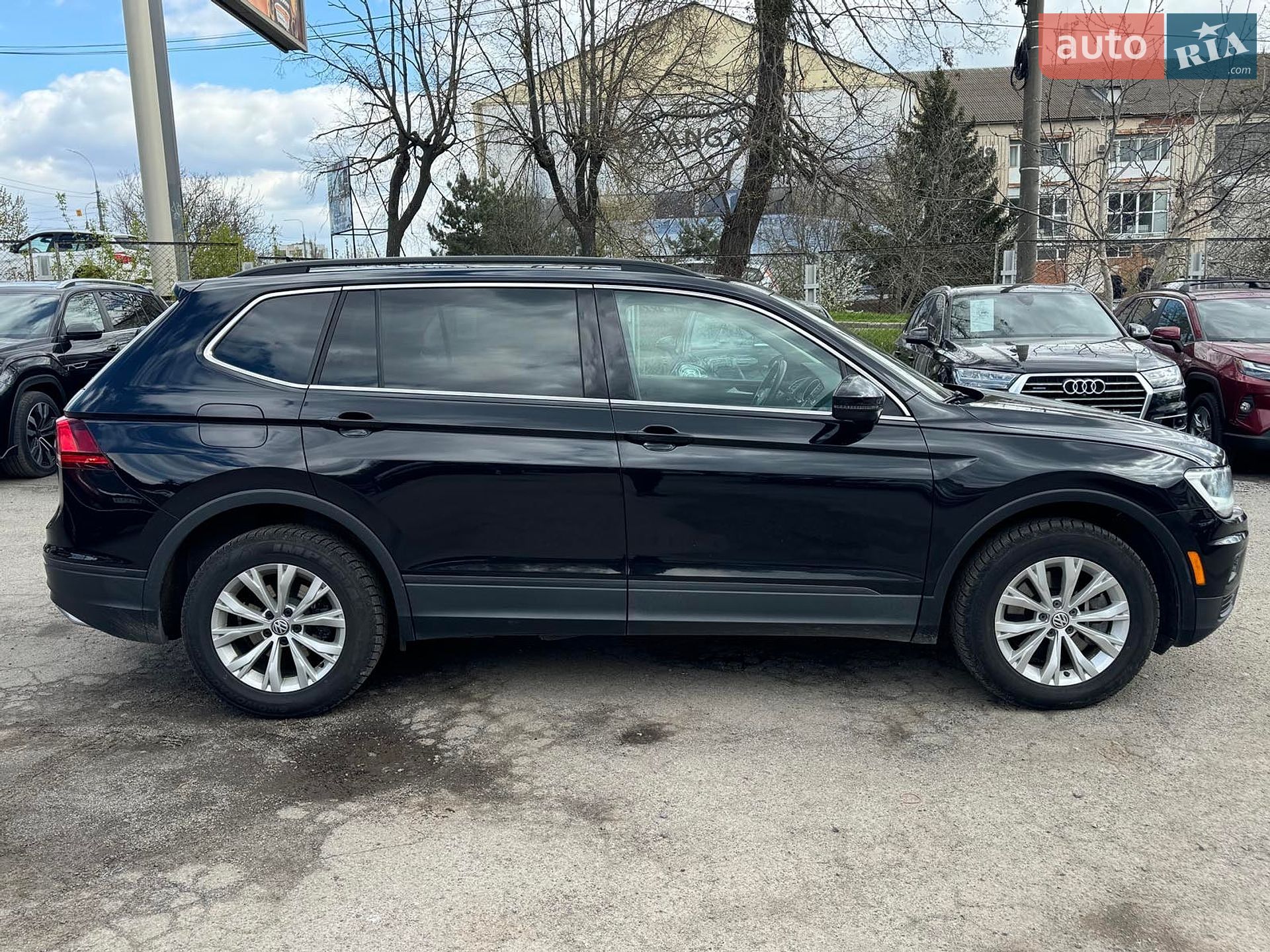 VOLKSWAGEN TIGUAN 2019 VIN 3VV2B7AX4KM146023 фото оголошення 5 з 35