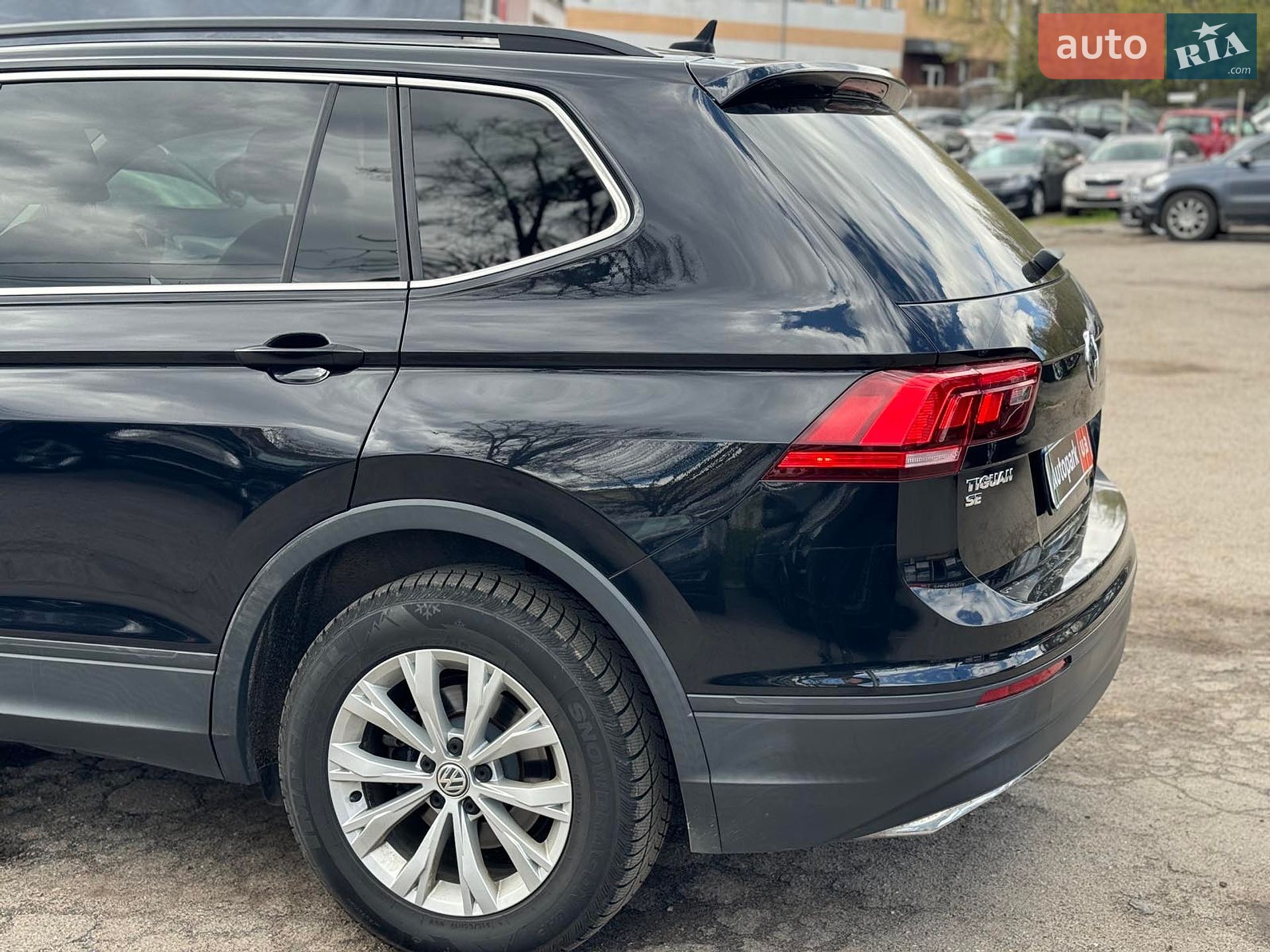VOLKSWAGEN TIGUAN 2019 VIN 3VV2B7AX4KM146023 фото оголошення 10 з 35