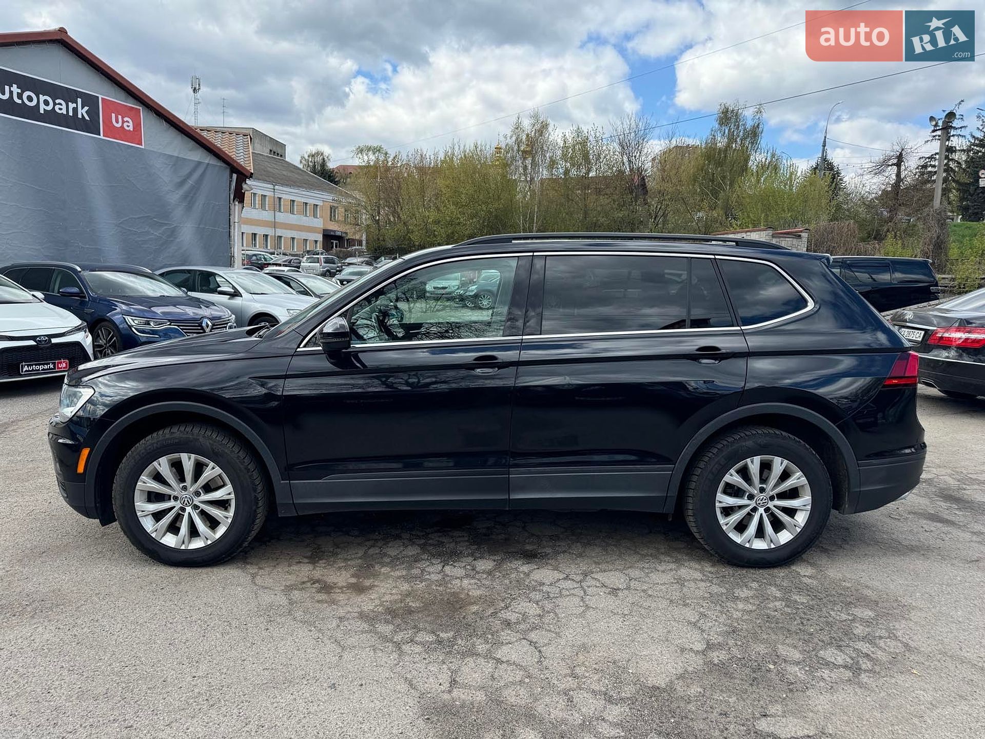 VOLKSWAGEN TIGUAN 2019 VIN 3VV2B7AX4KM146023 фото оголошення 11 з 35