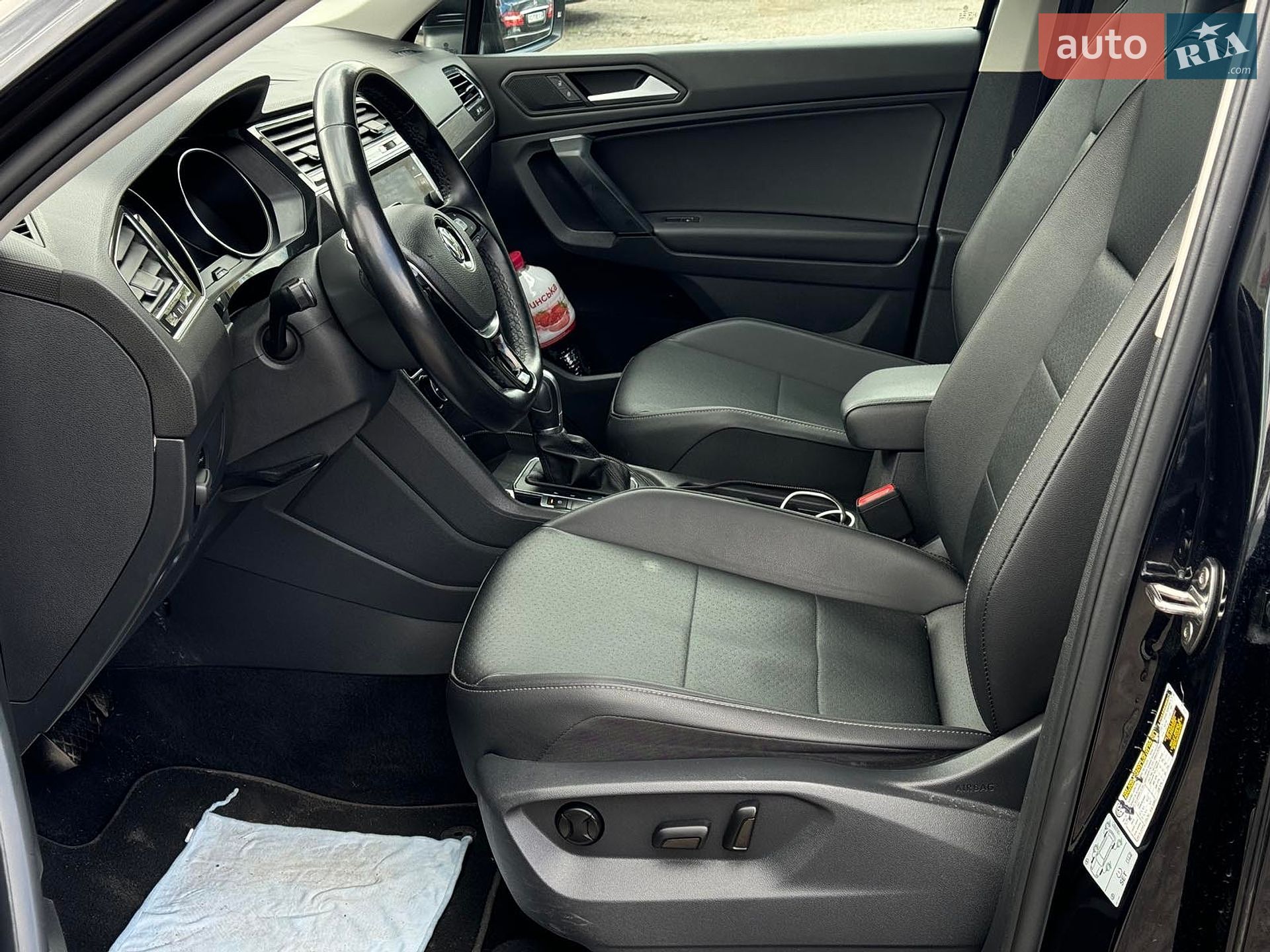VOLKSWAGEN TIGUAN 2019 VIN 3VV2B7AX4KM146023 фото оголошення 16 з 35