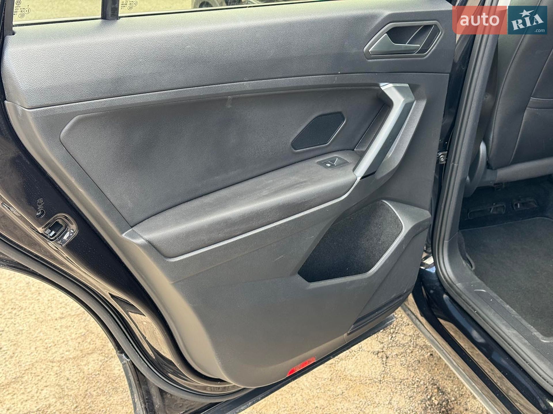VOLKSWAGEN TIGUAN 2019 VIN 3VV2B7AX4KM146023 фото оголошення 18 з 35