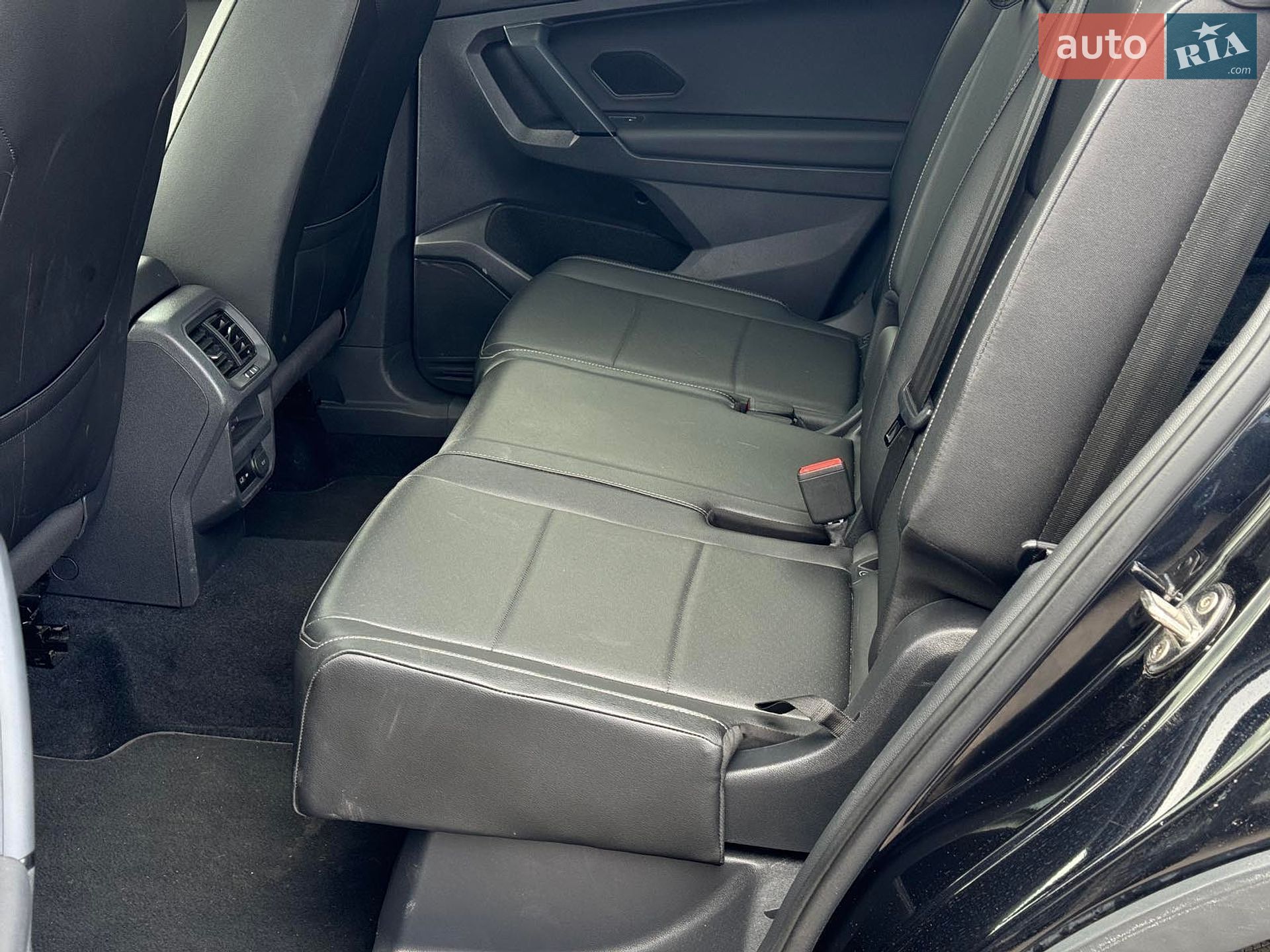 VOLKSWAGEN TIGUAN 2019 VIN 3VV2B7AX4KM146023 фото оголошення 19 з 35
