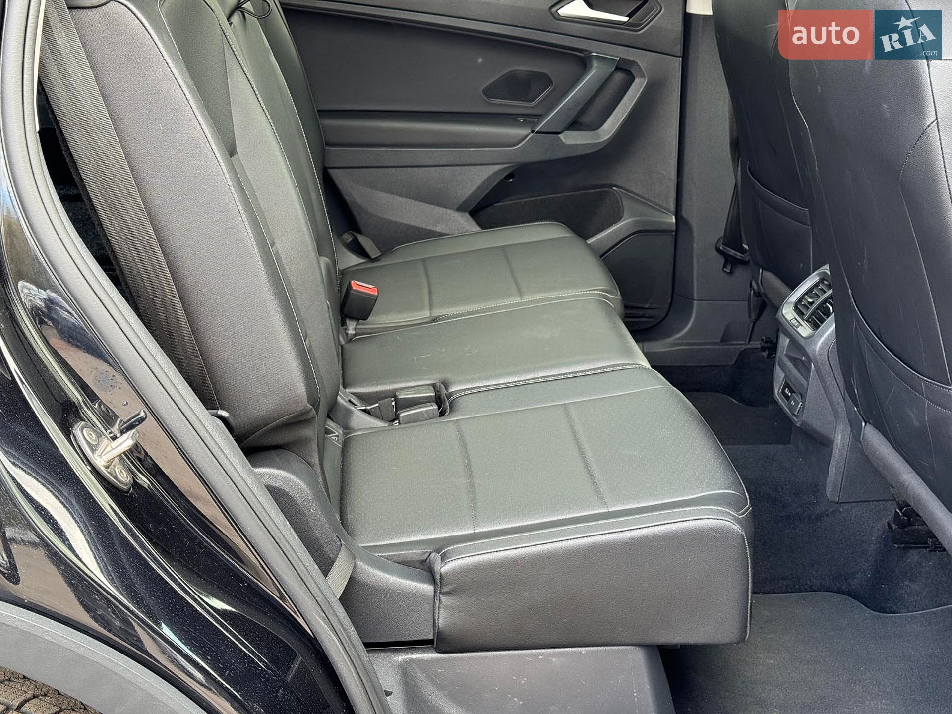 VOLKSWAGEN TIGUAN 2019 VIN 3VV2B7AX4KM146023 фото оголошення 22 з 35