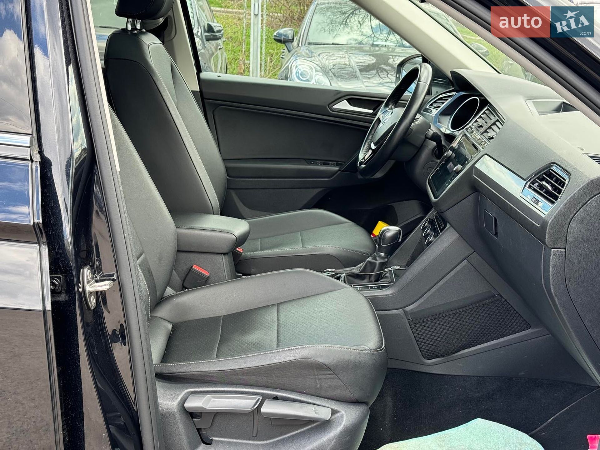 VOLKSWAGEN TIGUAN 2019 VIN 3VV2B7AX4KM146023 фото оголошення 25 з 35
