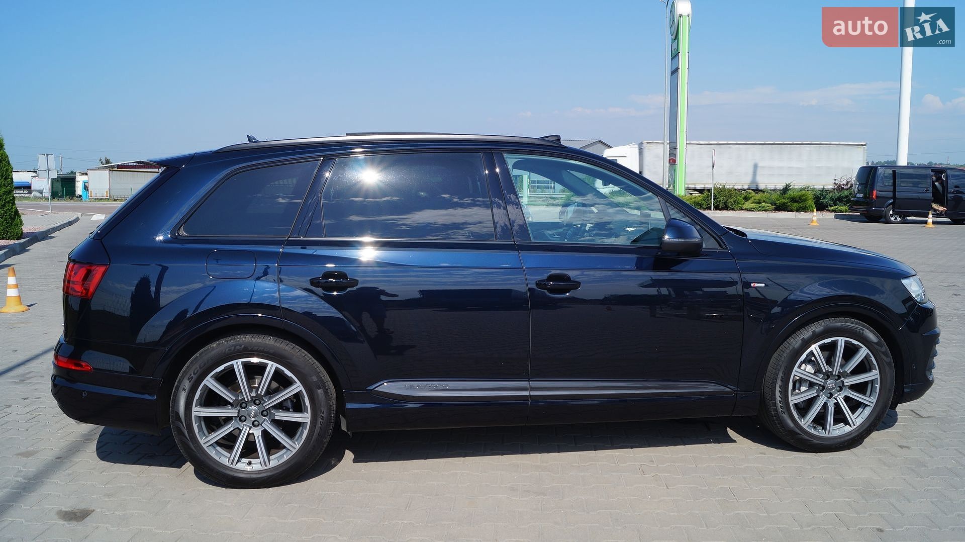 Audi Q7 2017 VIN WAUZZZ4M0HD054446 фото оголошення 16 з 38