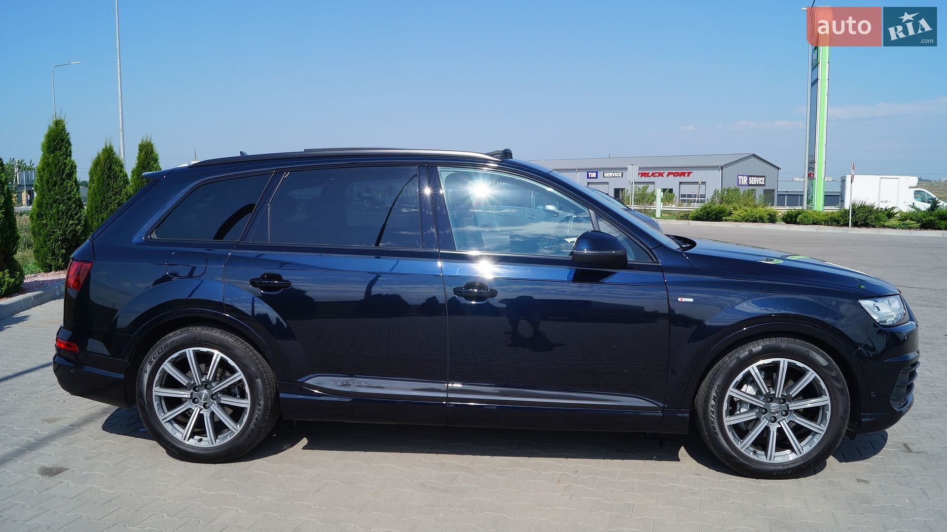 Audi Q7 2017 VIN WAUZZZ4M0HD054446 фото оголошення 18 з 38