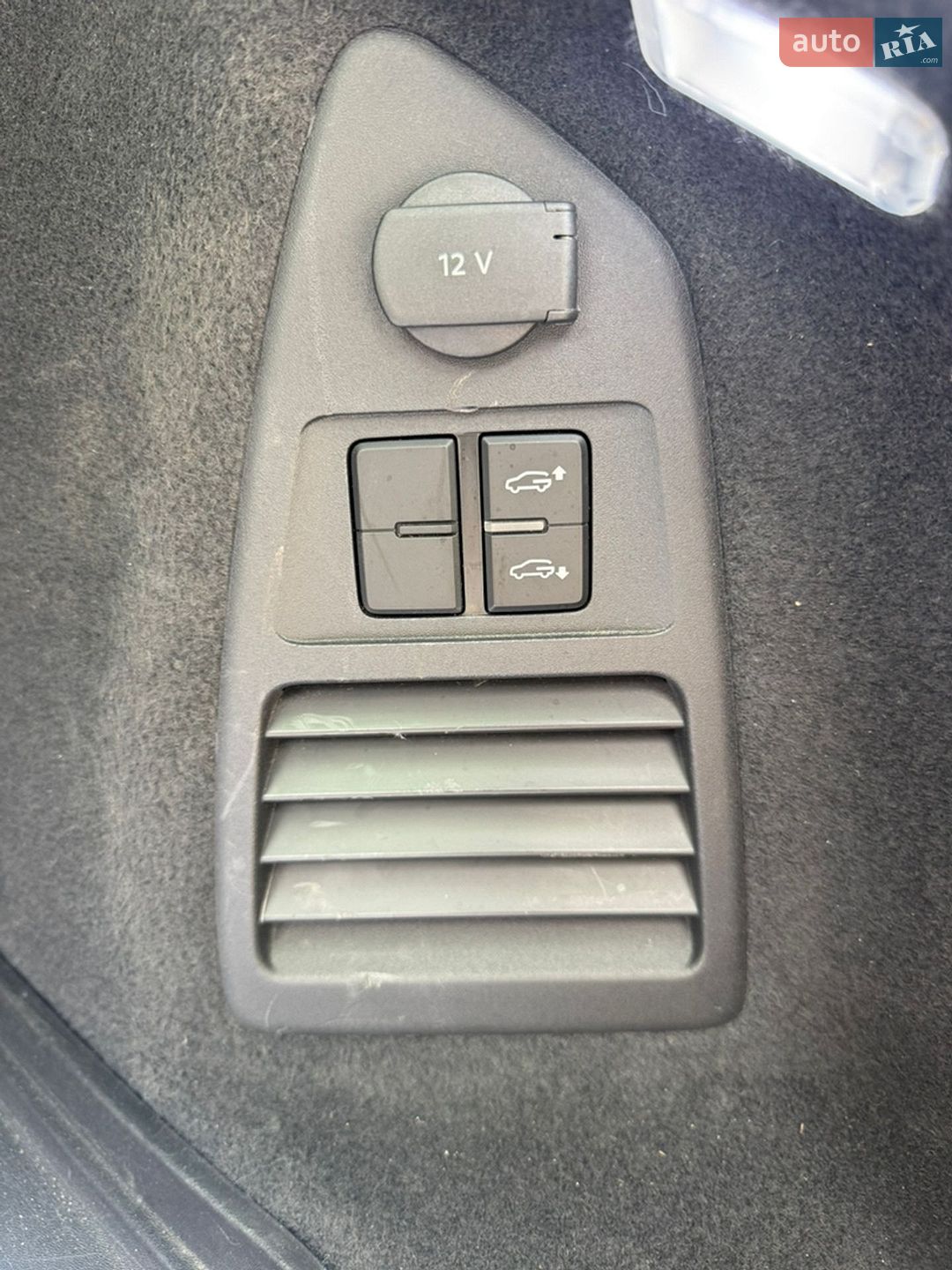 Volkswagen Touareg 2019 VIN WVGZZZCRZLD014898 фото оголошення 65 з 65