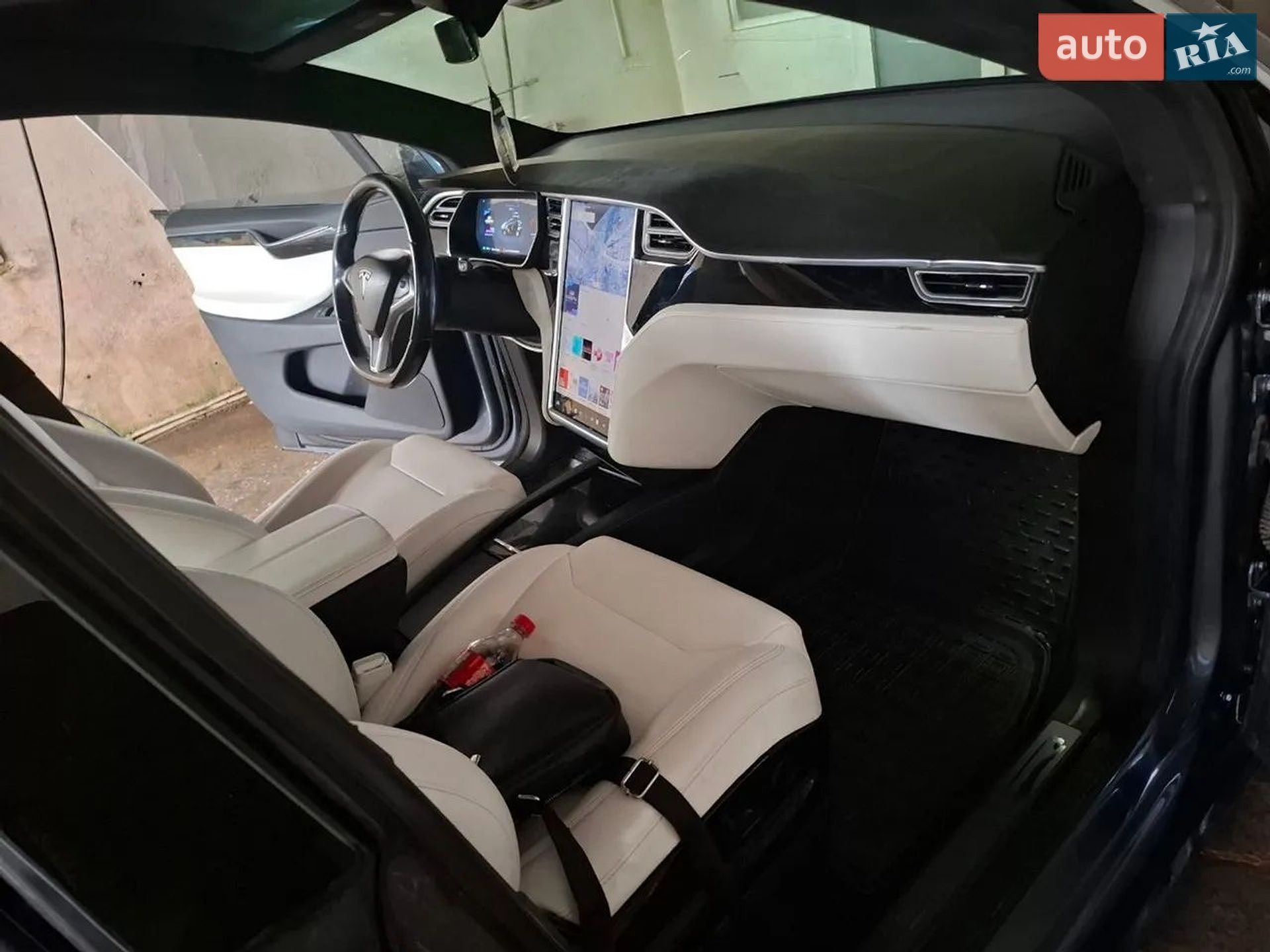 Tesla Model X 2017 VIN 5YJXCBE20HF041401 фото оголошення 5 з 6