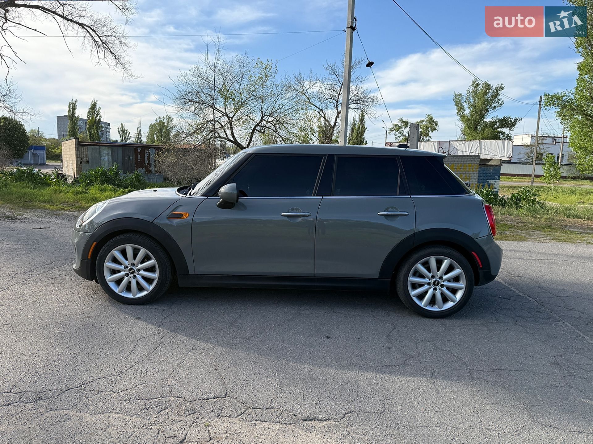 MINI Cooper 2019 VIN WMWXU1C5XK2J02989 фото оголошення 3 з 55