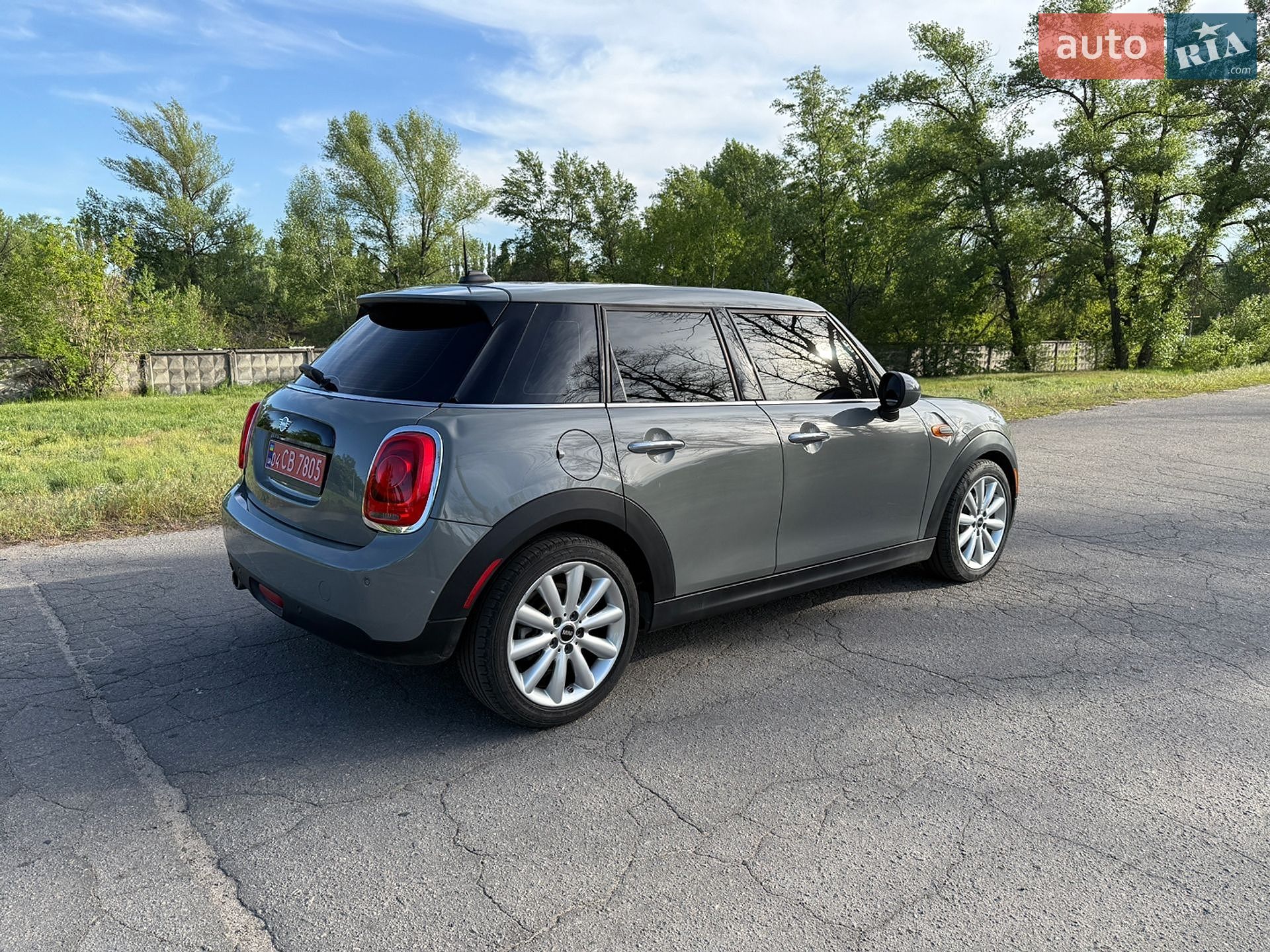 MINI Cooper 2019 VIN WMWXU1C5XK2J02989 фото оголошення 10 з 55