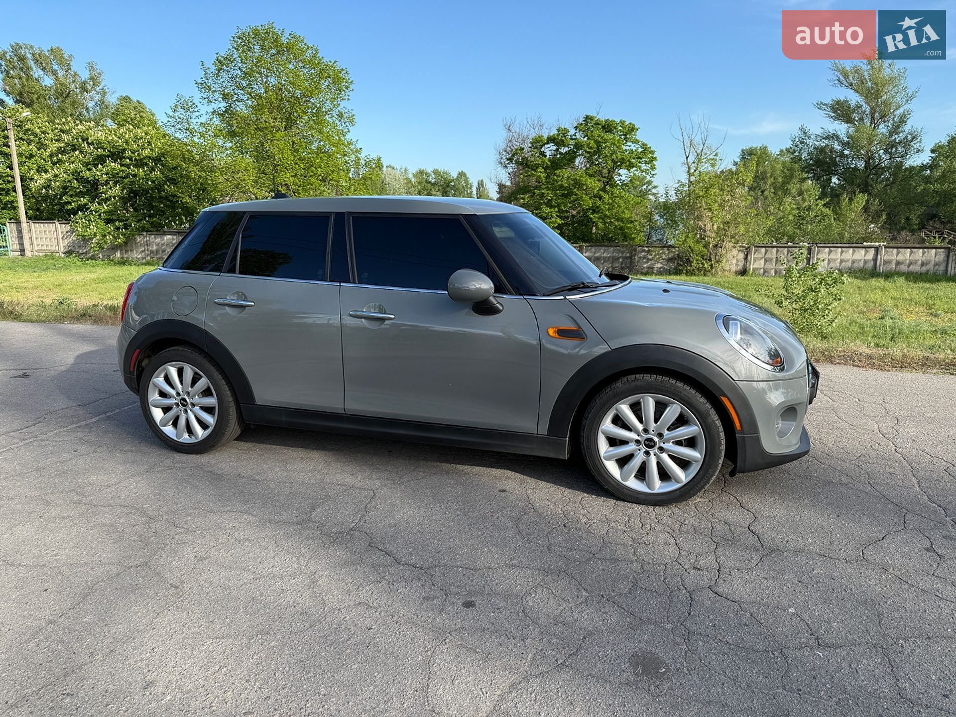 MINI Cooper 2019 VIN WMWXU1C5XK2J02989 фото оголошення 12 з 55