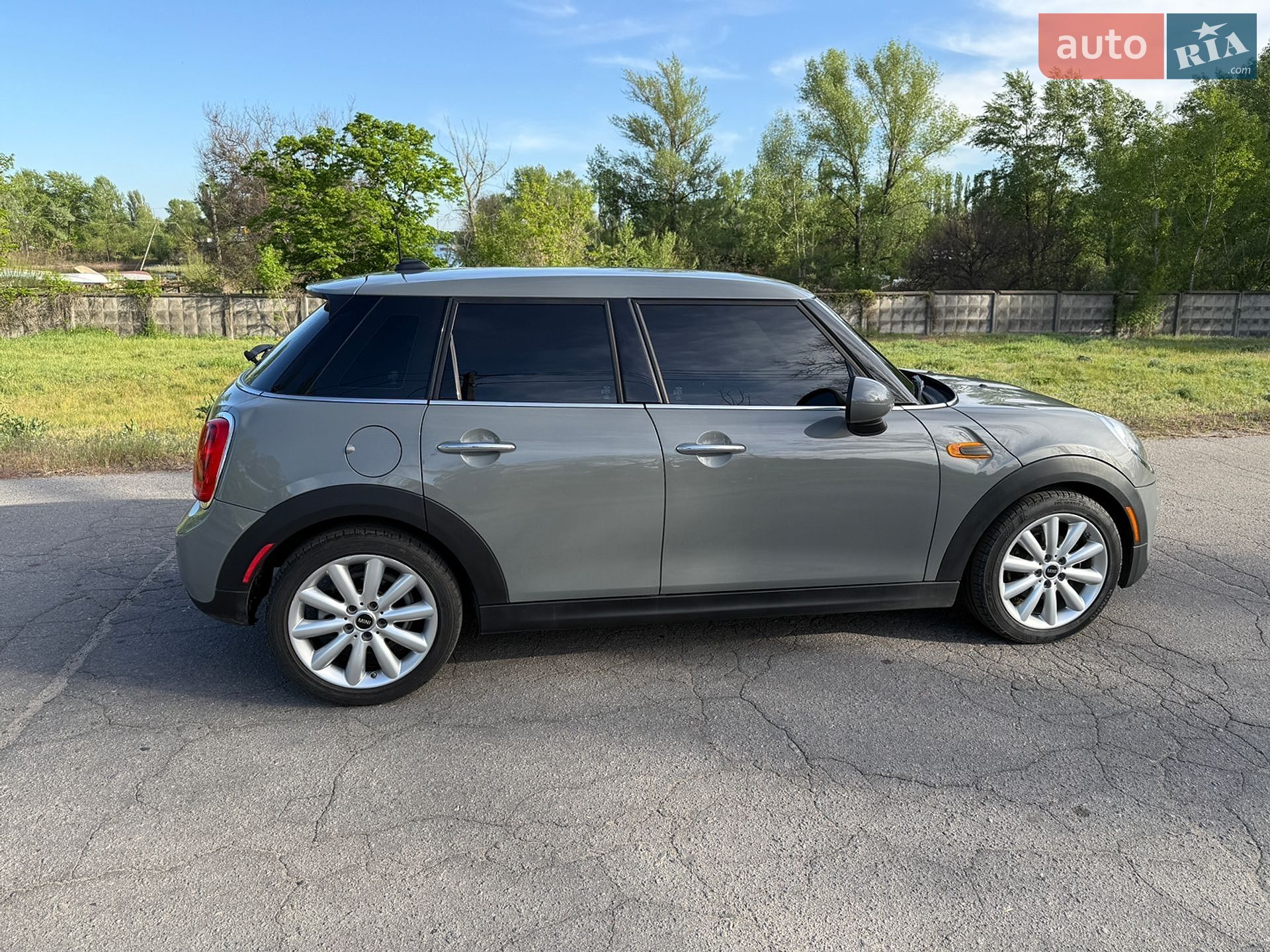 MINI Cooper 2019 VIN WMWXU1C5XK2J02989 фото оголошення 21 з 55