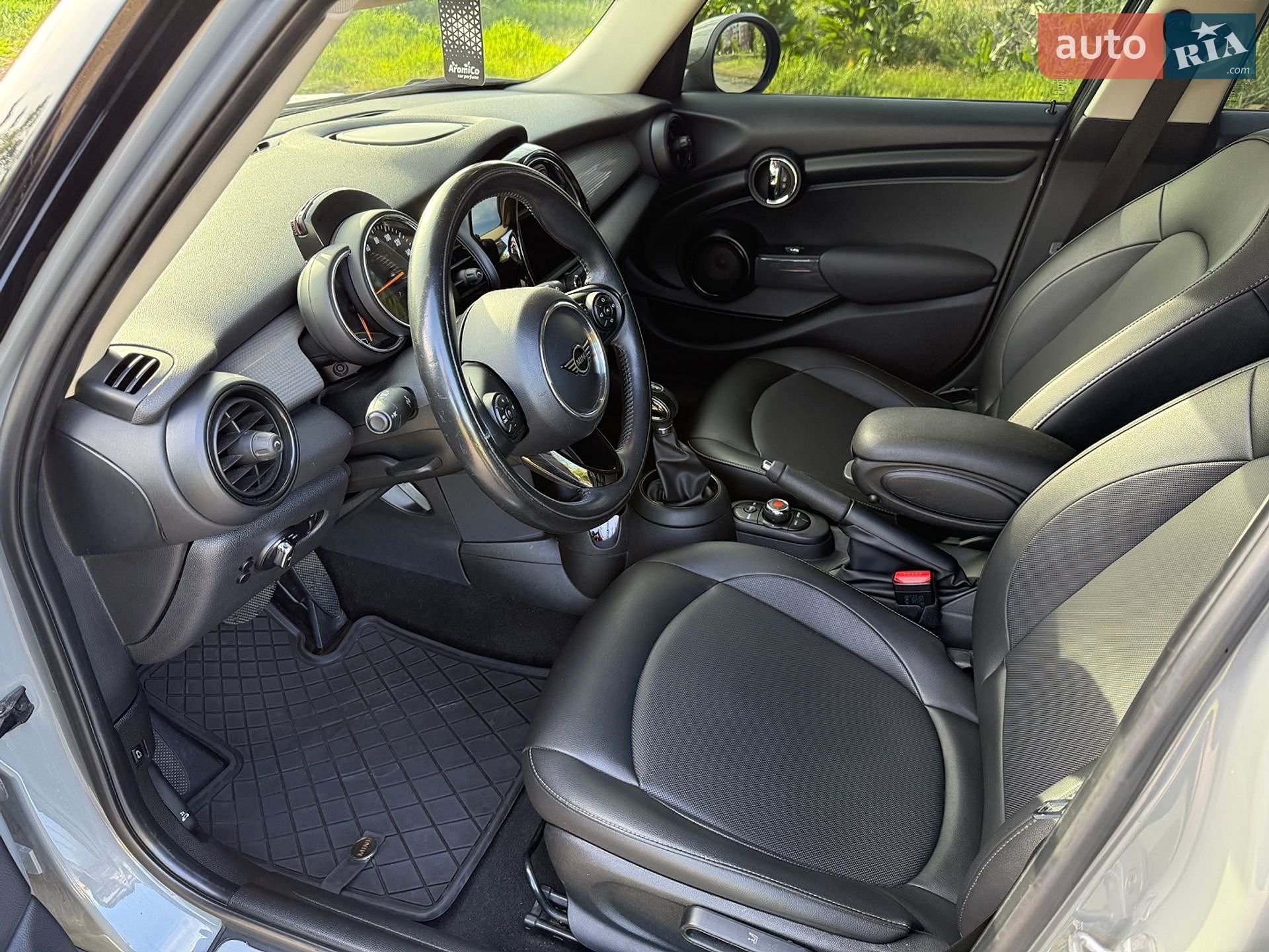 MINI Cooper 2019 VIN WMWXU1C5XK2J02989 фото оголошення 22 з 55