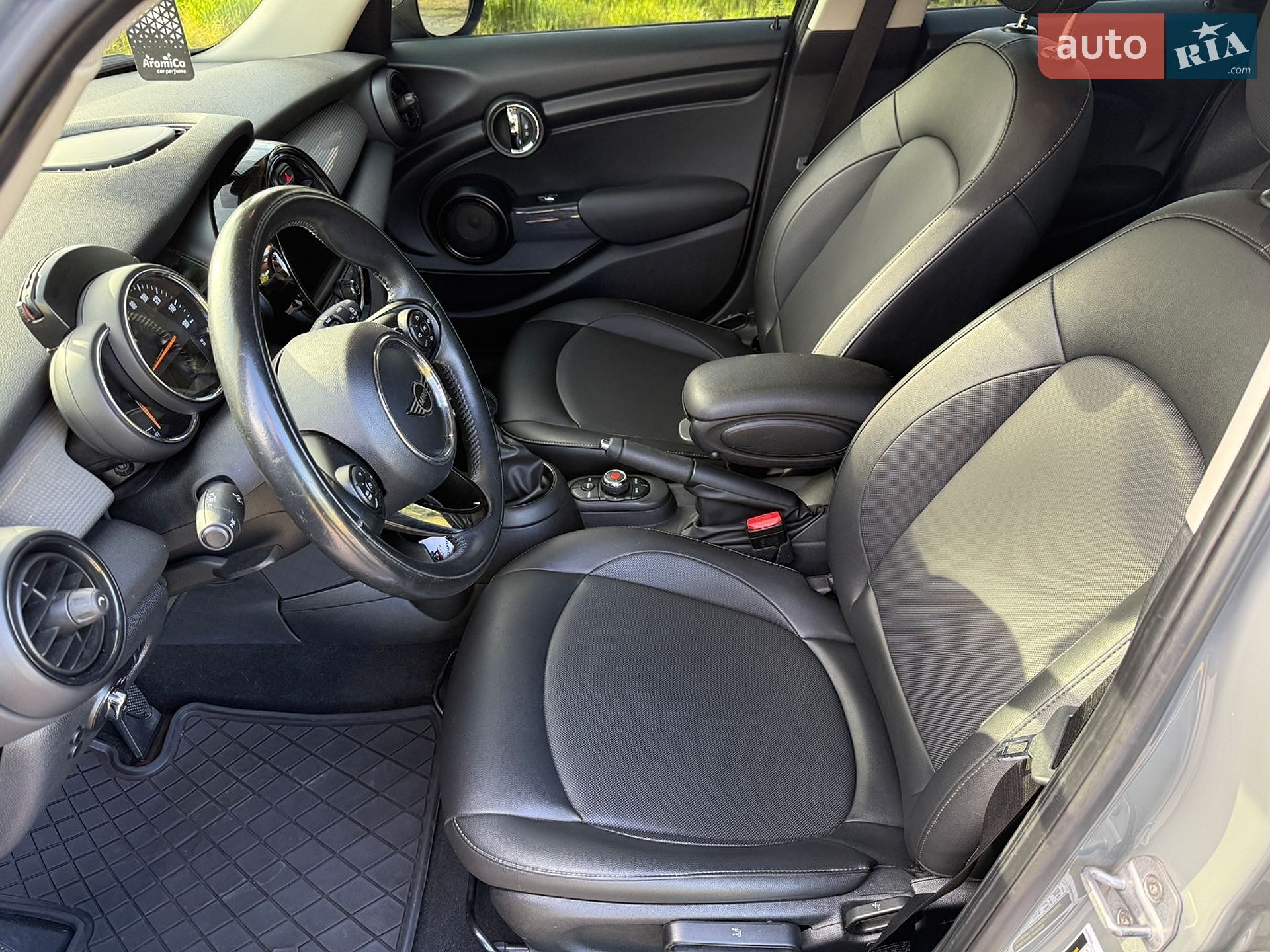 MINI Cooper 2019 VIN WMWXU1C5XK2J02989 фото оголошення 23 з 55