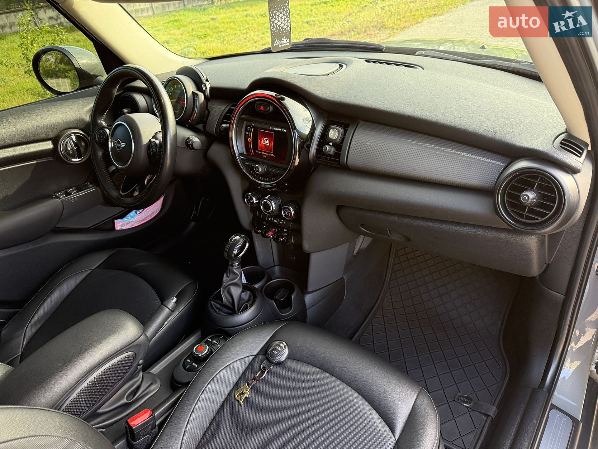 MINI Cooper 2019 VIN WMWXU1C5XK2J02989 фото оголошення 32 з 55
