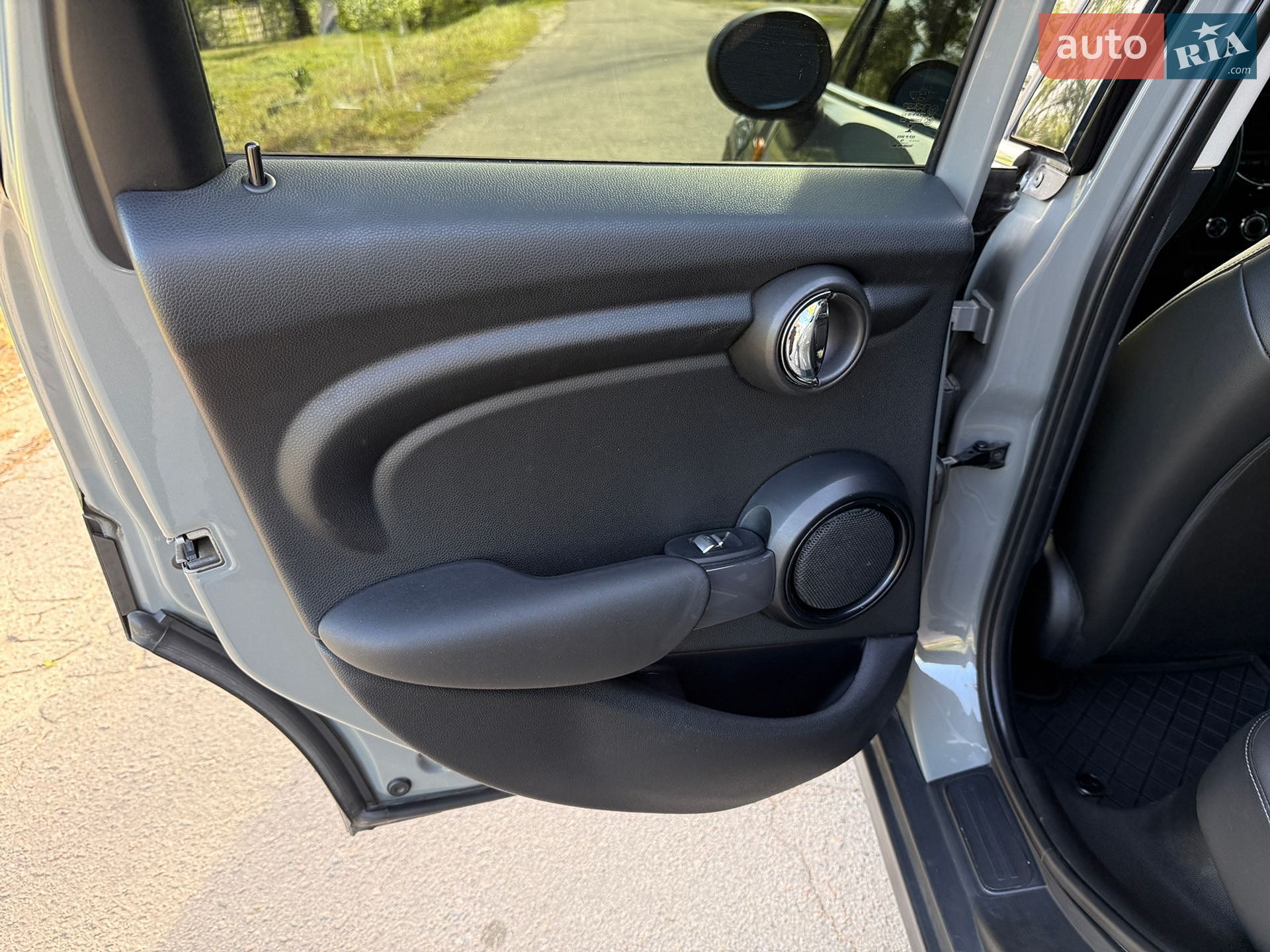 MINI Cooper 2019 VIN WMWXU1C5XK2J02989 фото оголошення 34 з 55