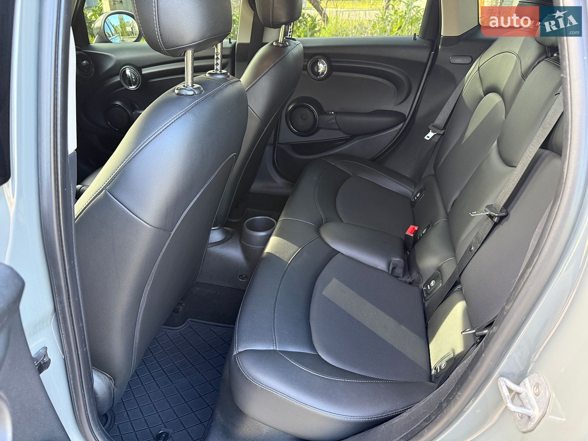 MINI Cooper 2019 VIN WMWXU1C5XK2J02989 фото оголошення 36 з 55