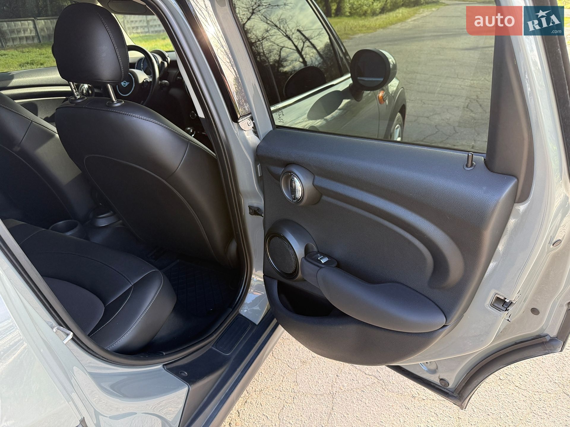 MINI Cooper 2019 VIN WMWXU1C5XK2J02989 фото оголошення 37 з 55