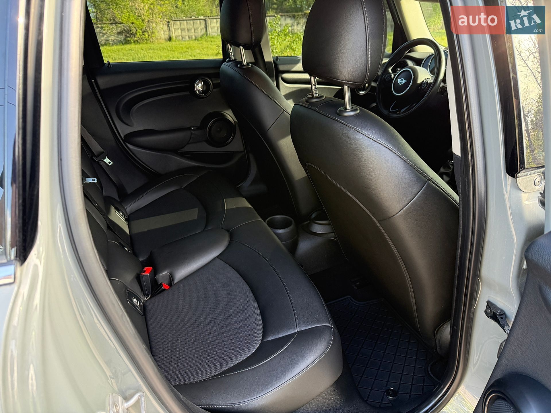 MINI Cooper 2019 VIN WMWXU1C5XK2J02989 фото оголошення 39 з 55