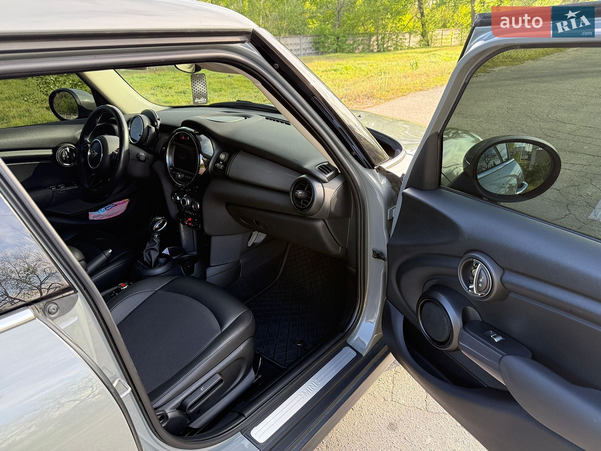 MINI Cooper 2019 VIN WMWXU1C5XK2J02989 фото оголошення 42 з 55