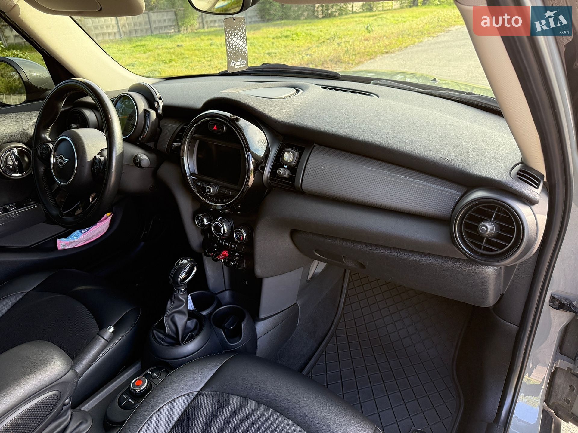 MINI Cooper 2019 VIN WMWXU1C5XK2J02989 фото оголошення 43 з 55