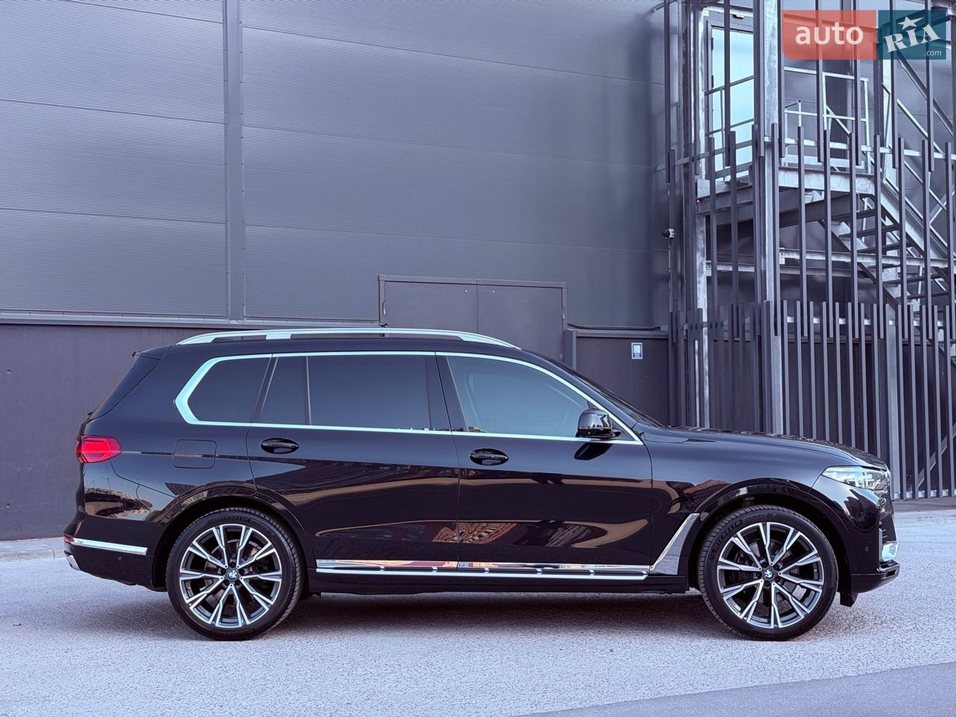 BMW X7 2019 VIN 5UXCX4C57KLB40315 фото оголошення 4 з 17