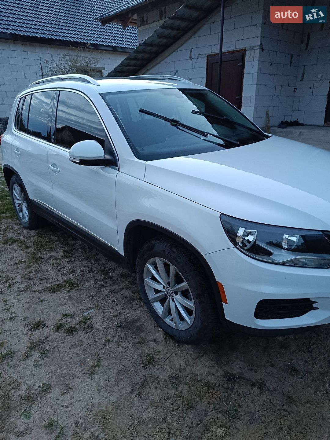 Volkswagen Tiguan 2017 VIN WVGRV7AX6HK019418 фото оголошення 5 з 14