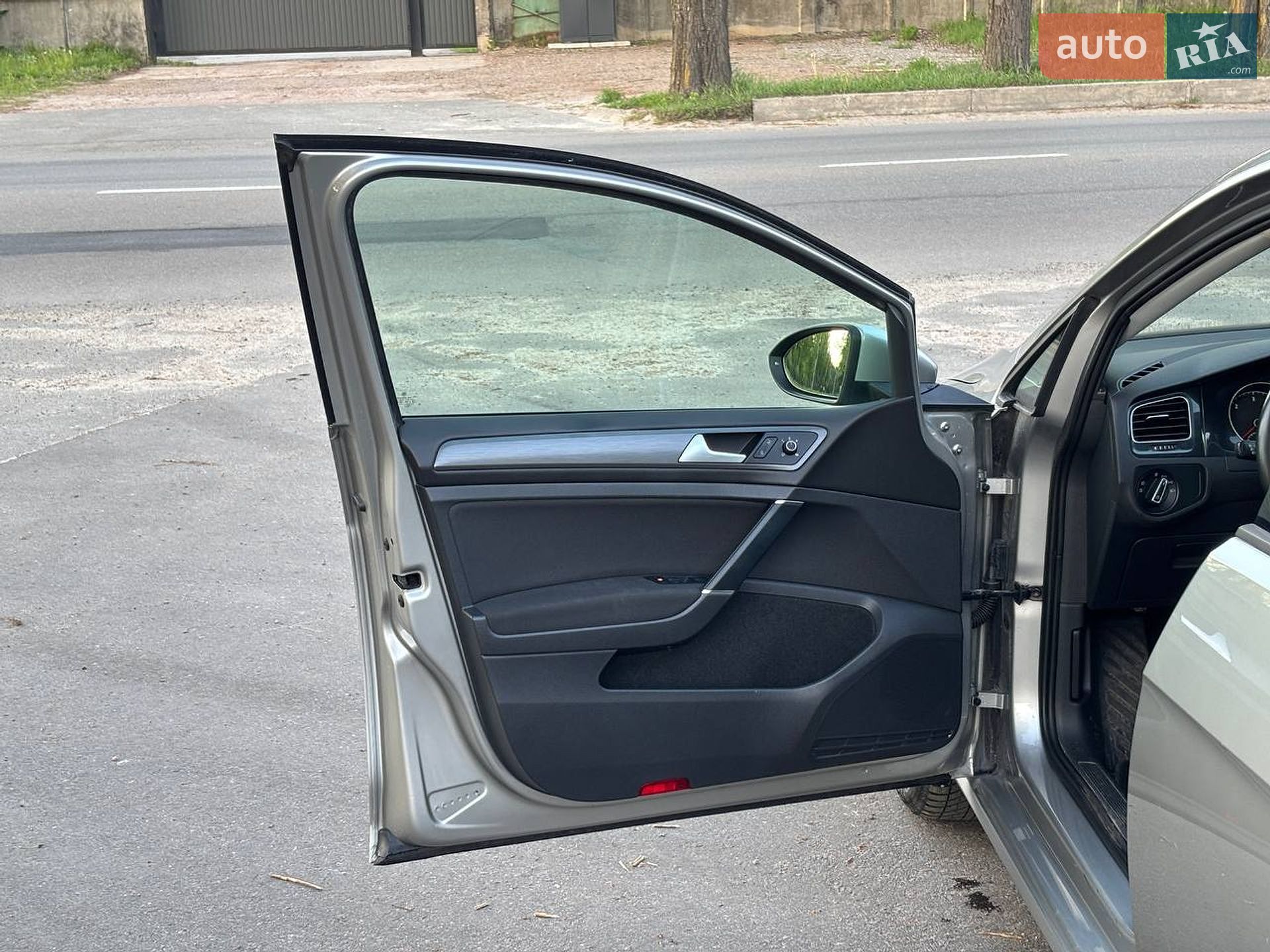 Volkswagen Golf 2019 VIN WVWZZZAUZKP563389 фото оголошення 18 з 33