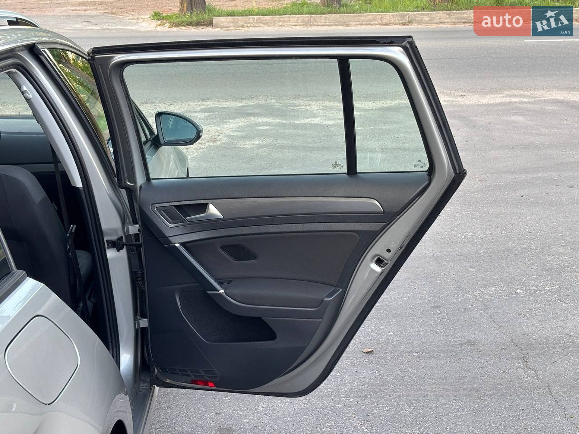 Volkswagen Golf 2019 VIN WVWZZZAUZKP563389 фото оголошення 20 з 33