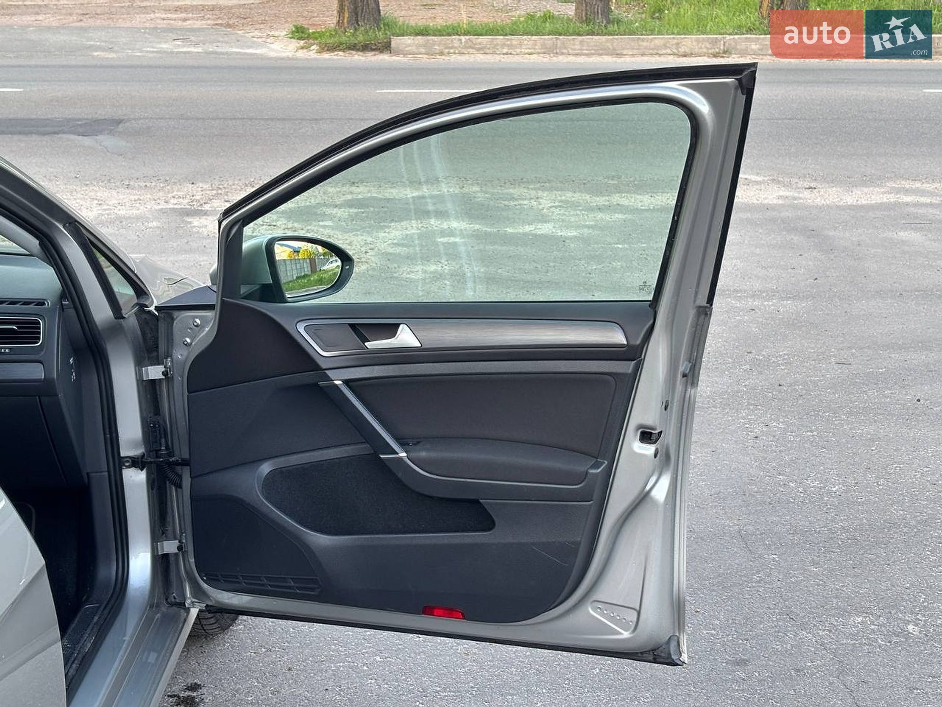 Volkswagen Golf 2019 VIN WVWZZZAUZKP563389 фото оголошення 21 з 33