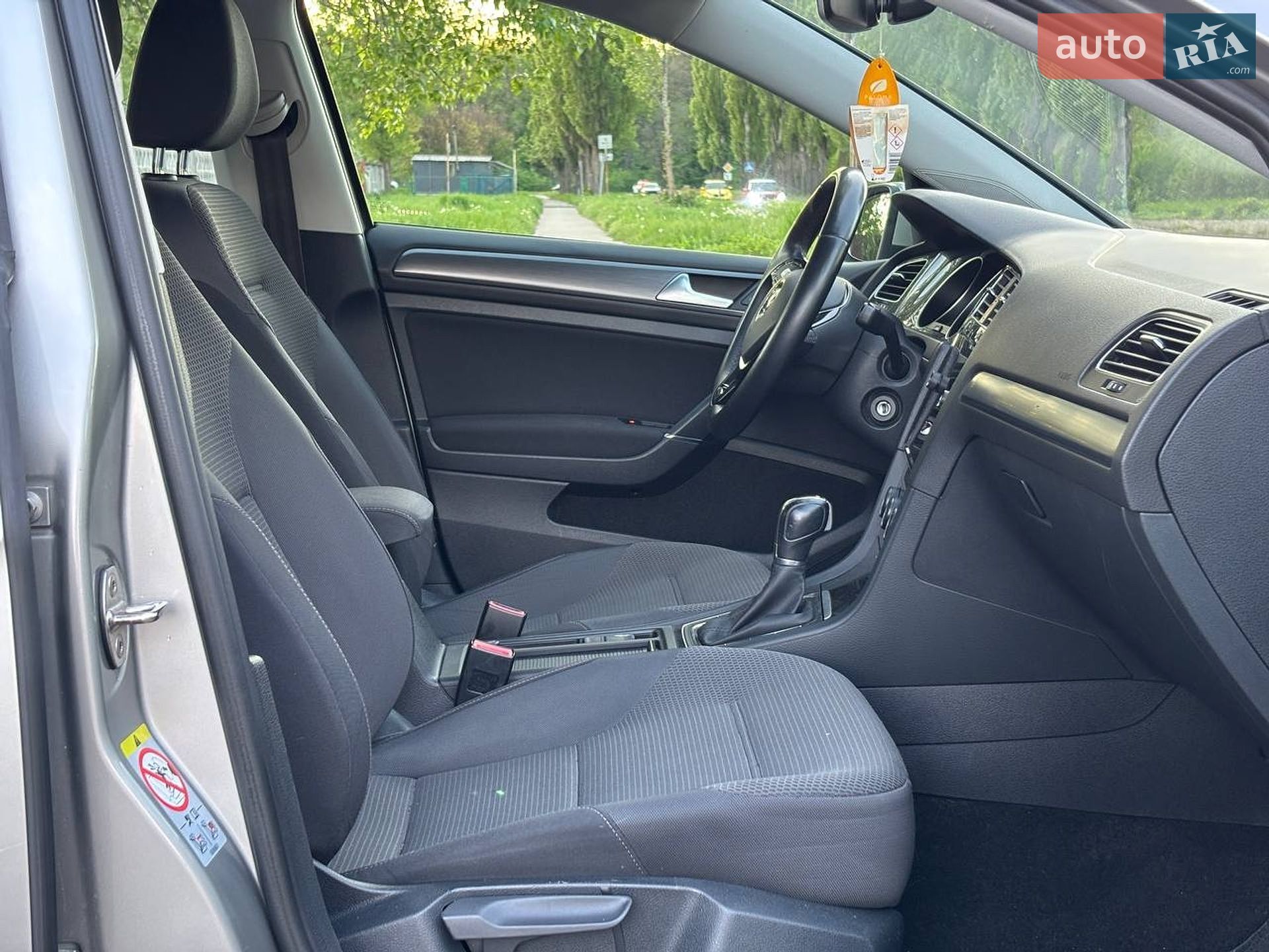 Volkswagen Golf 2019 VIN WVWZZZAUZKP563389 фото оголошення 10 з 33