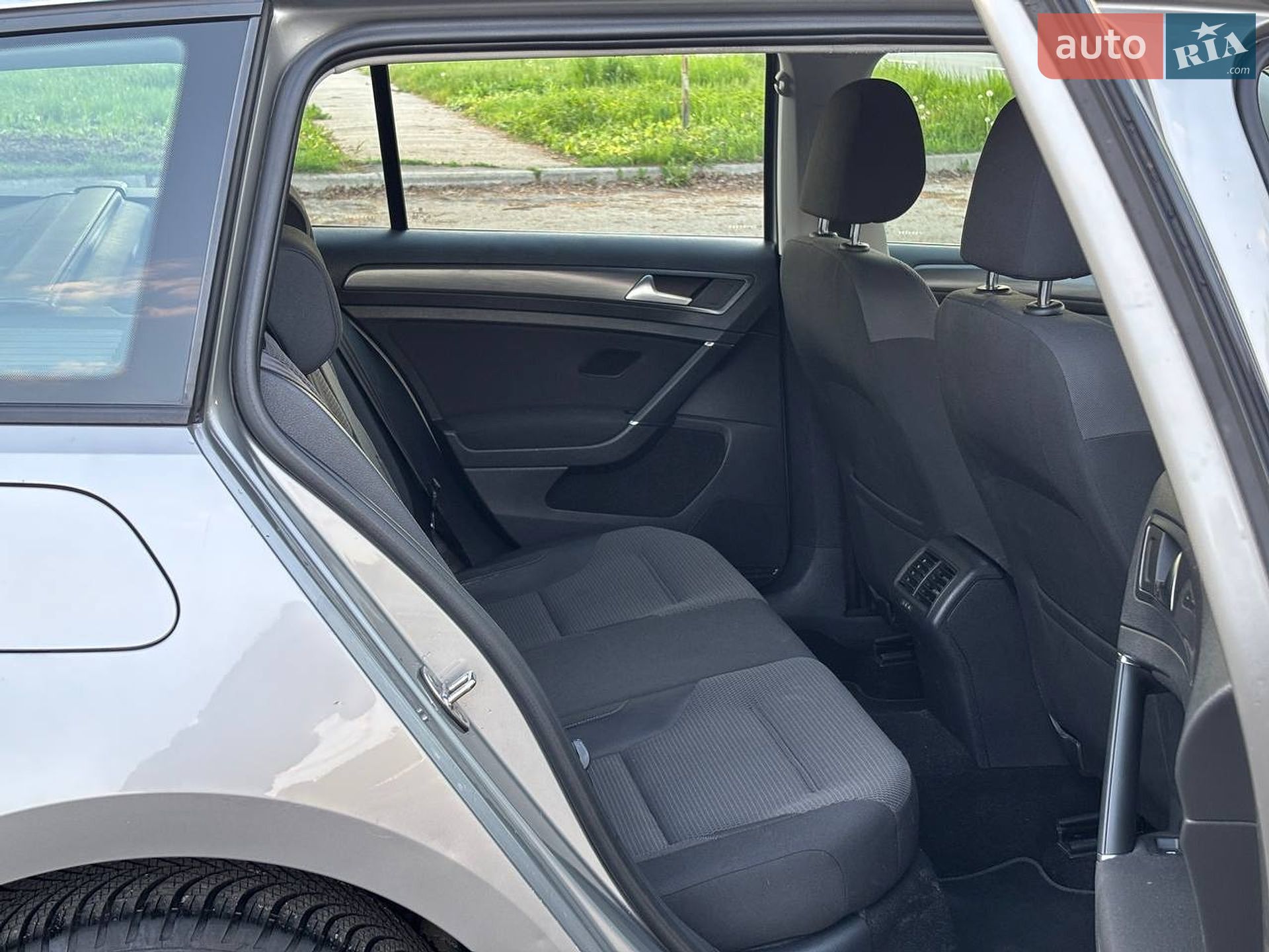 Volkswagen Golf 2019 VIN WVWZZZAUZKP563389 фото оголошення 13 з 33