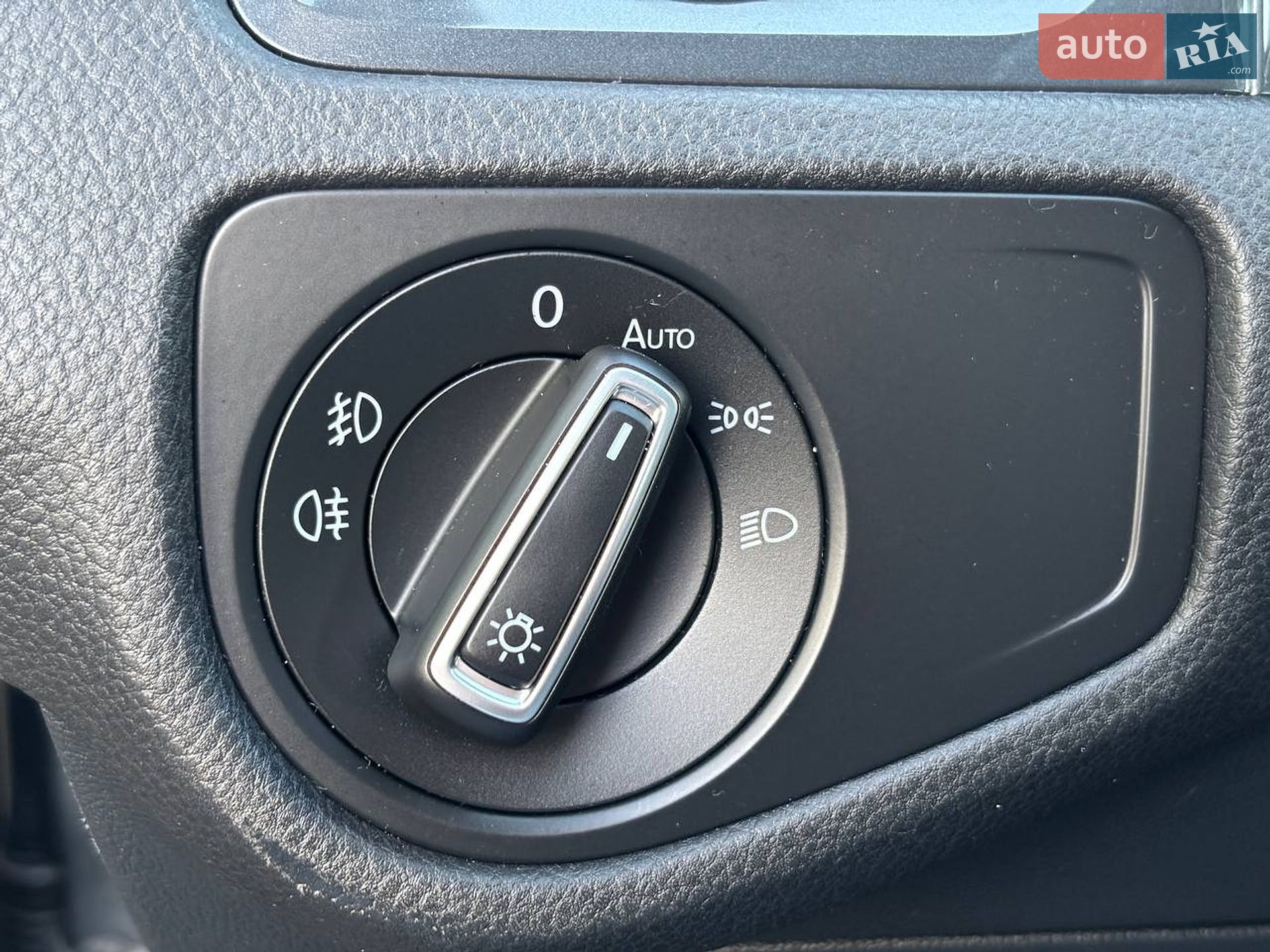 Volkswagen Golf 2019 VIN WVWZZZAUZKP563389 фото оголошення 17 з 33