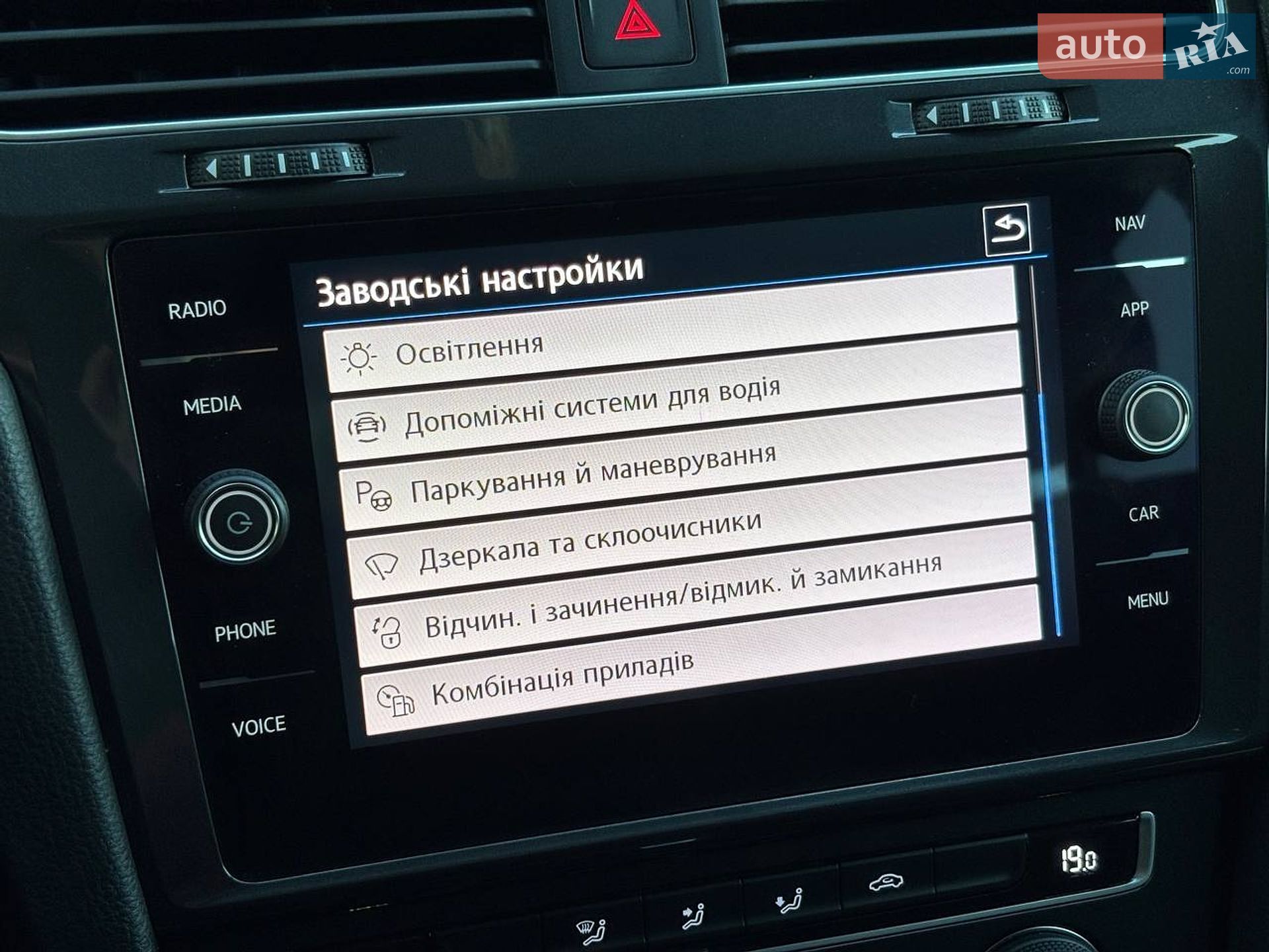 Volkswagen Golf 2019 VIN WVWZZZAUZKP563389 фото оголошення 28 з 33