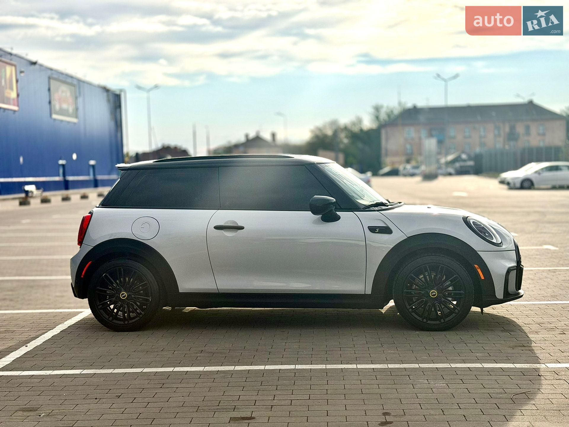 MINI Electric 2021 VIN WMW13DJ0XN2R75762 фото оголошення 4 з 42