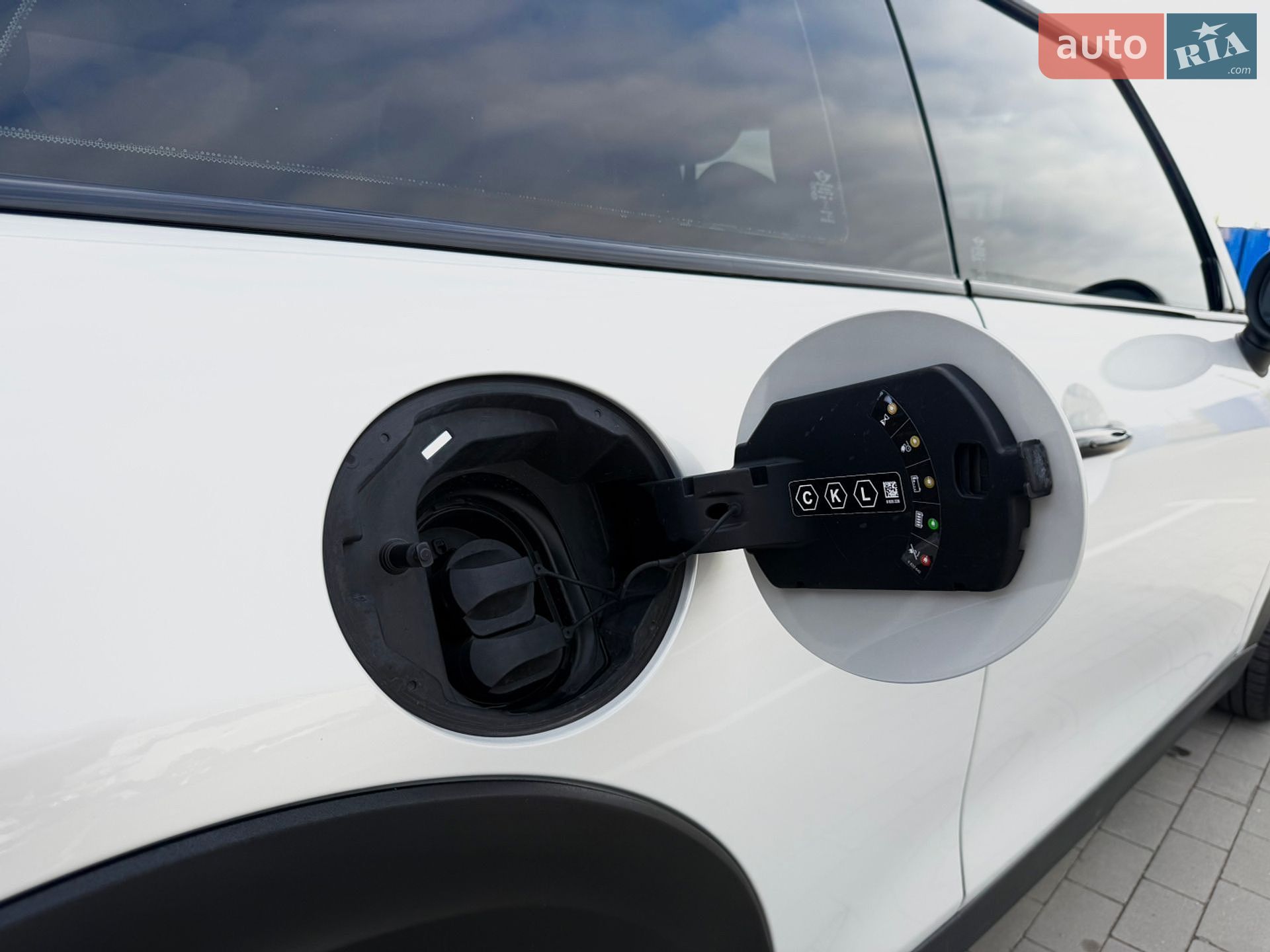 MINI Electric 2021 VIN WMW13DJ0XN2R75762 фото оголошення 42 з 42