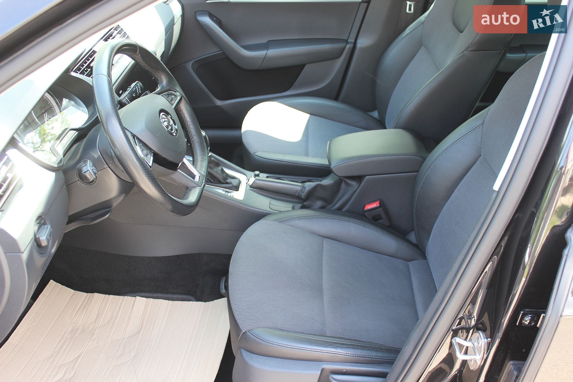 Skoda Octavia 2019 VIN TMBJG9NEXK0196637 фото оголошення 24 з 48